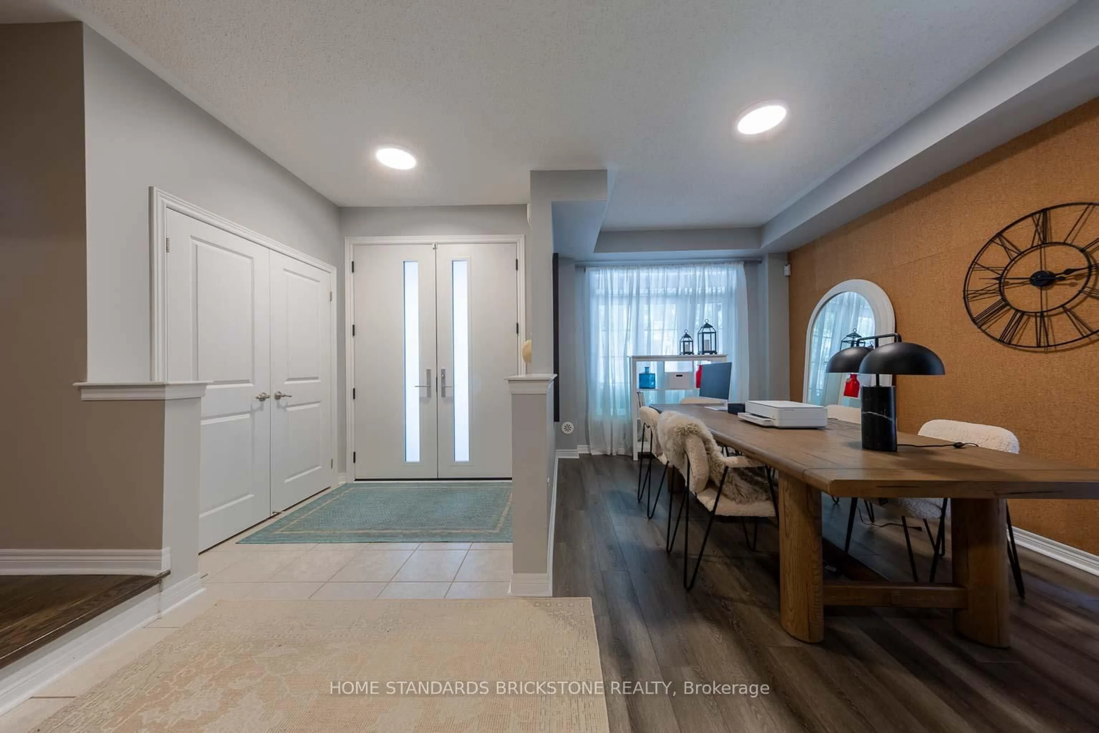 Indoor entryway for 3058 Eberly Woods Dr, Oakville Ontario L6M 0T5