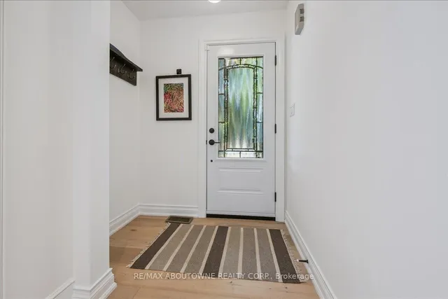 489 Rebecca St, Oakville 5