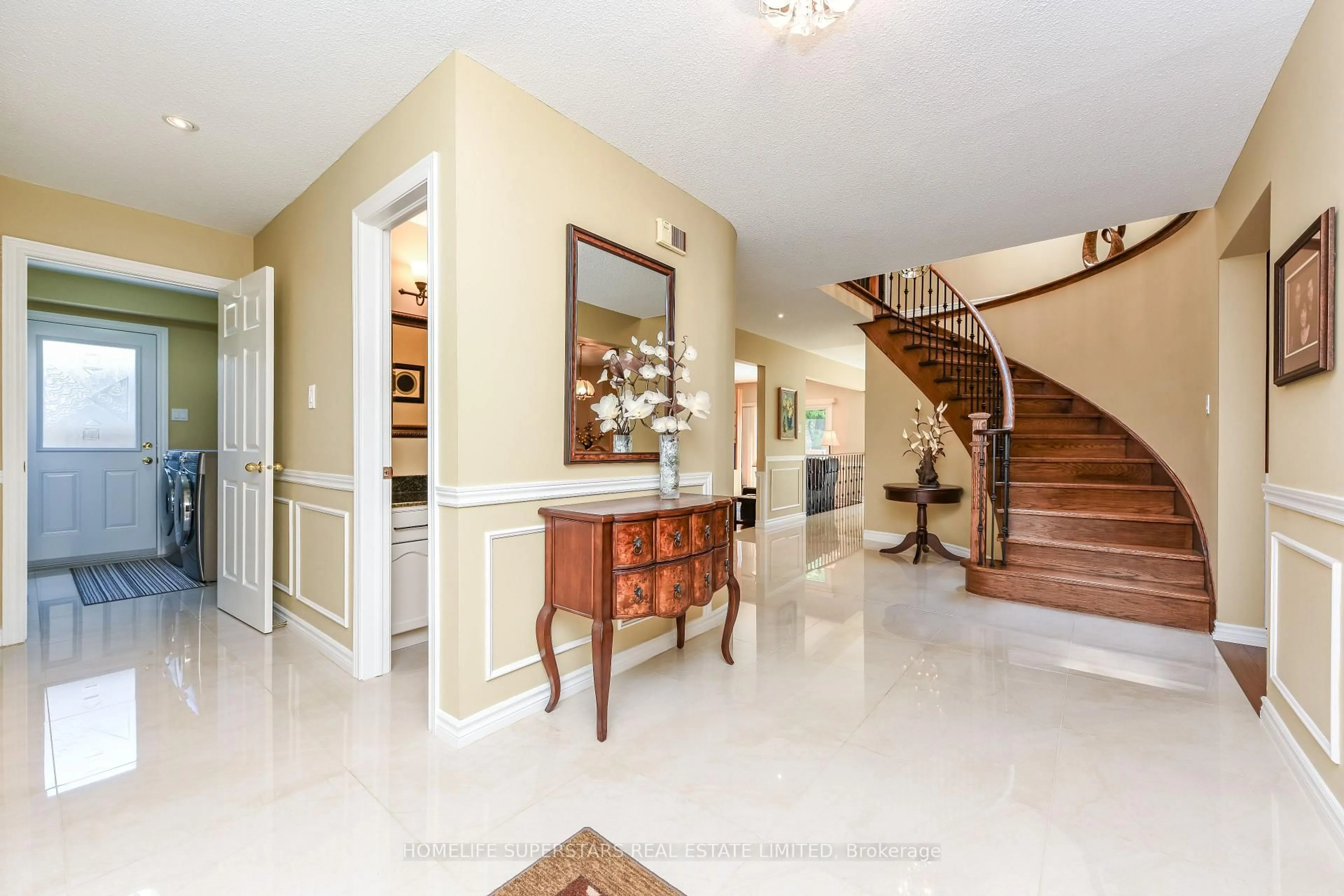 Indoor foyer for 168 River Oaks Blvd, Oakville Ontario L6H 5N7