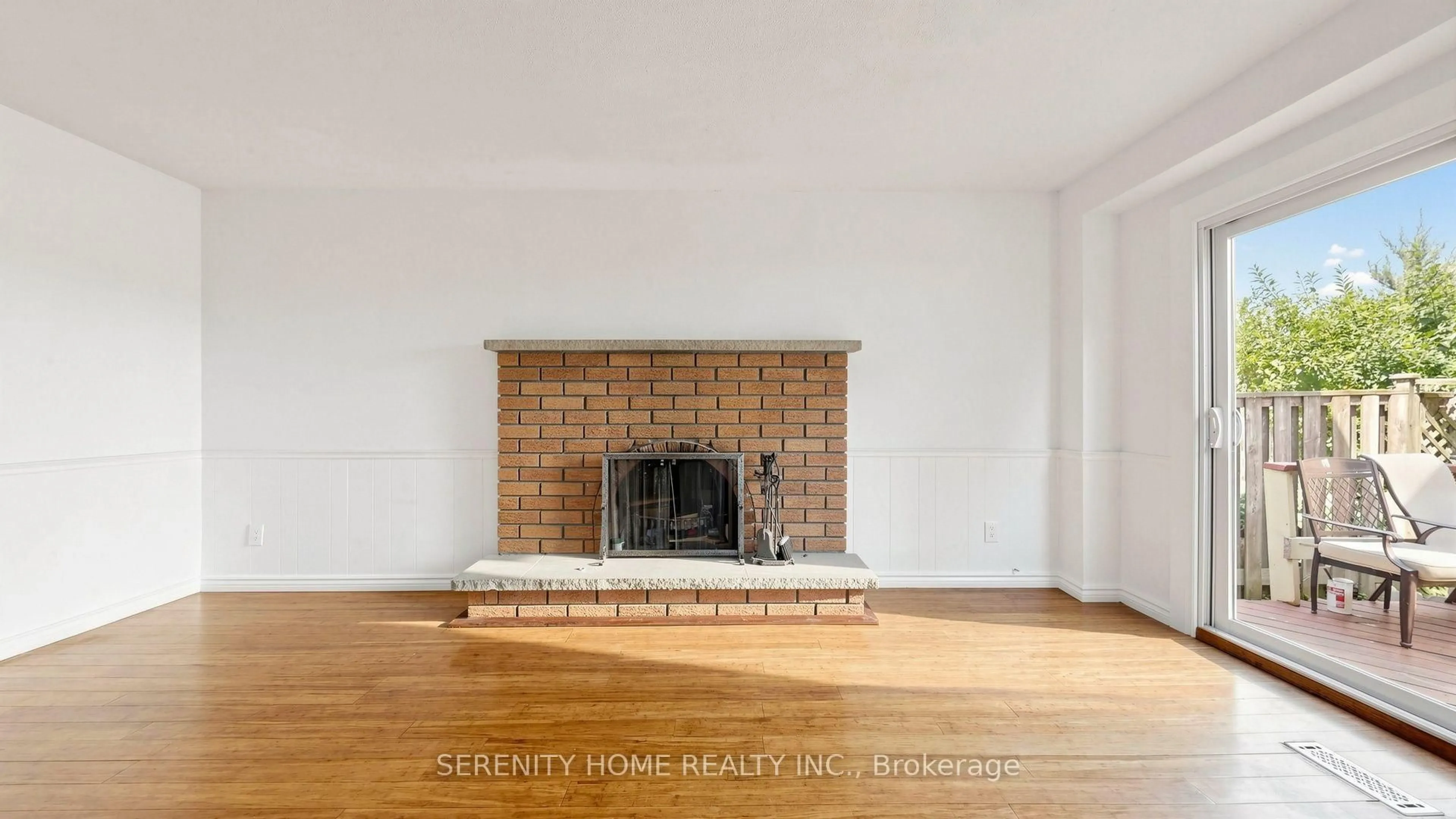 Unknown for 957 Queensbridge Dr, Mississauga Ontario L5C 3M8