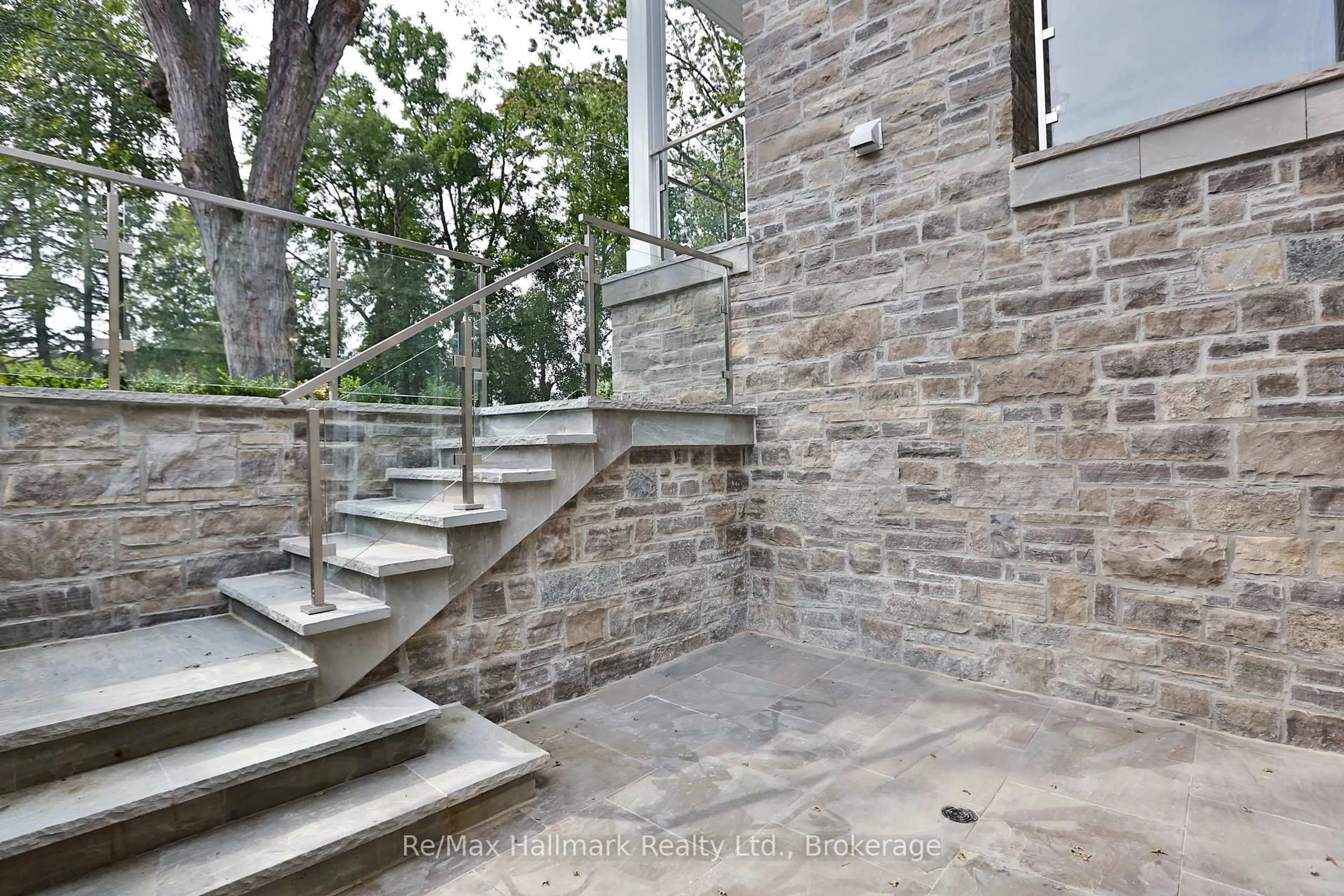 Stairs for 482 Morrison Rd, Oakville Ontario L6J 4K5