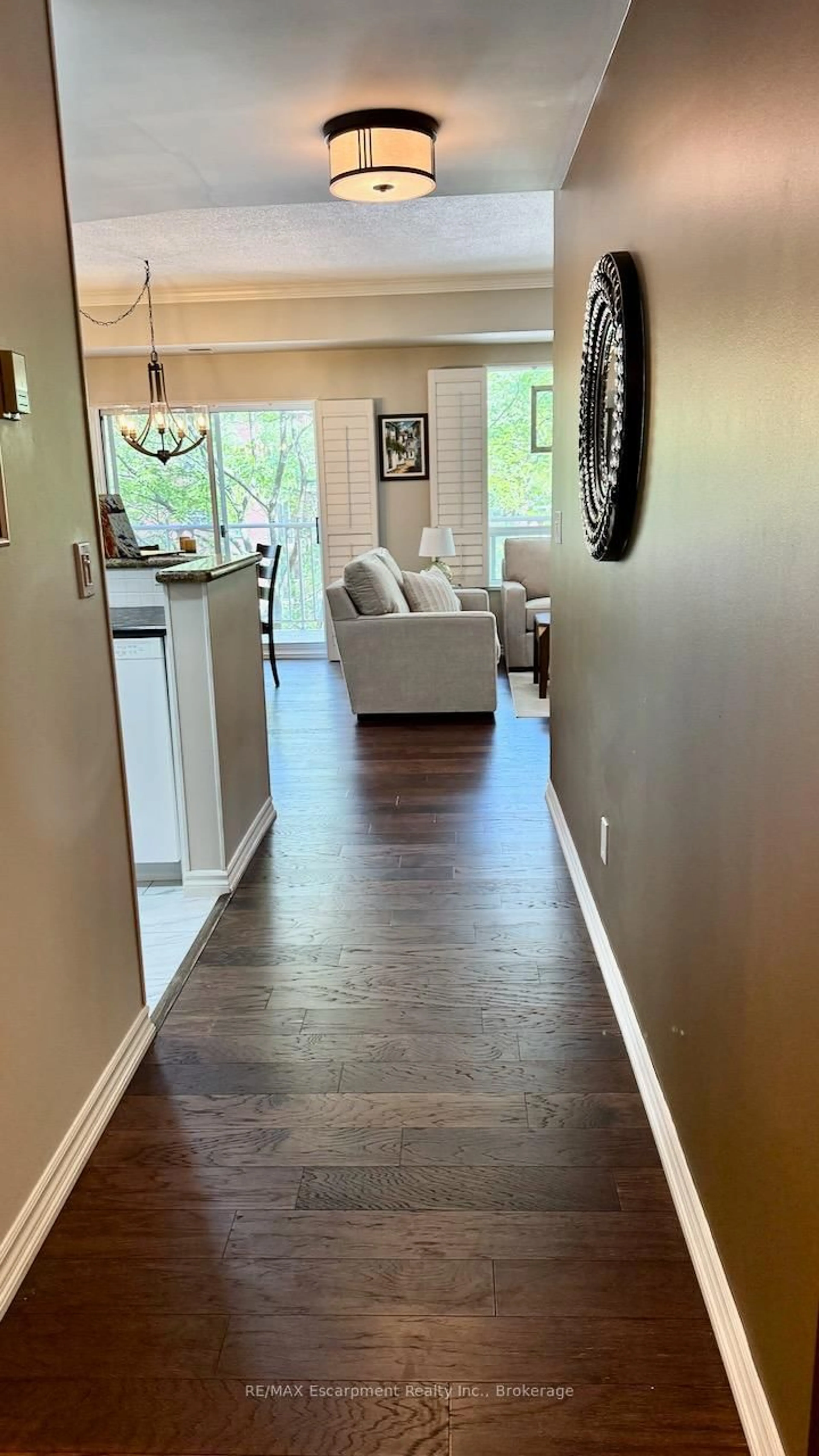A pic of a room for 5188 Lakeshore Rd #310, Burlington Ontario L7L 6P4