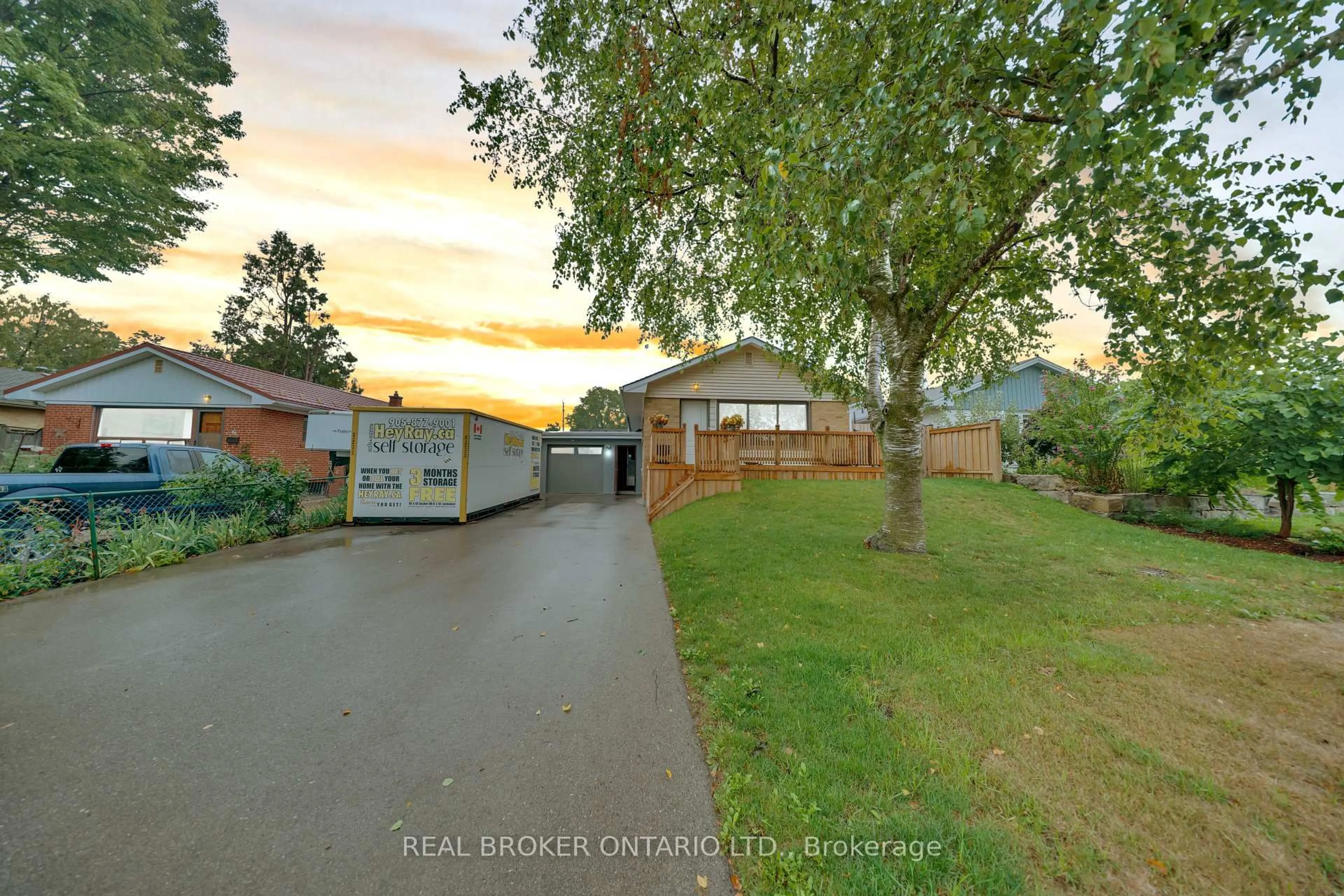 A pic from outside/outdoor area/front of a property/back of a property/a pic from drone, street for 67 Roseford Terr, Halton Hills Ontario L7J 2L2
