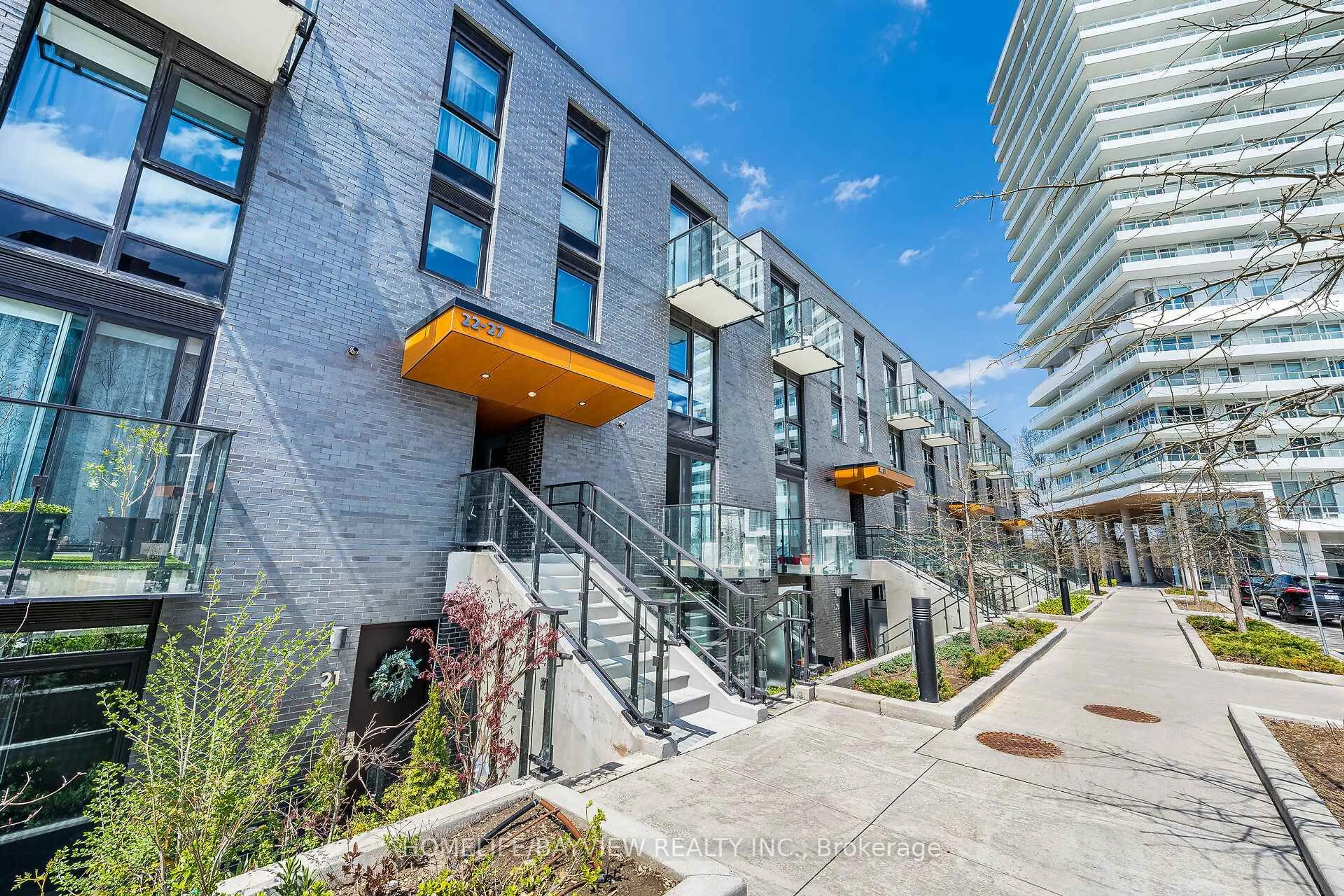 Patio, street for 10 Brin Dr #24, Toronto Ontario M8X 0B3