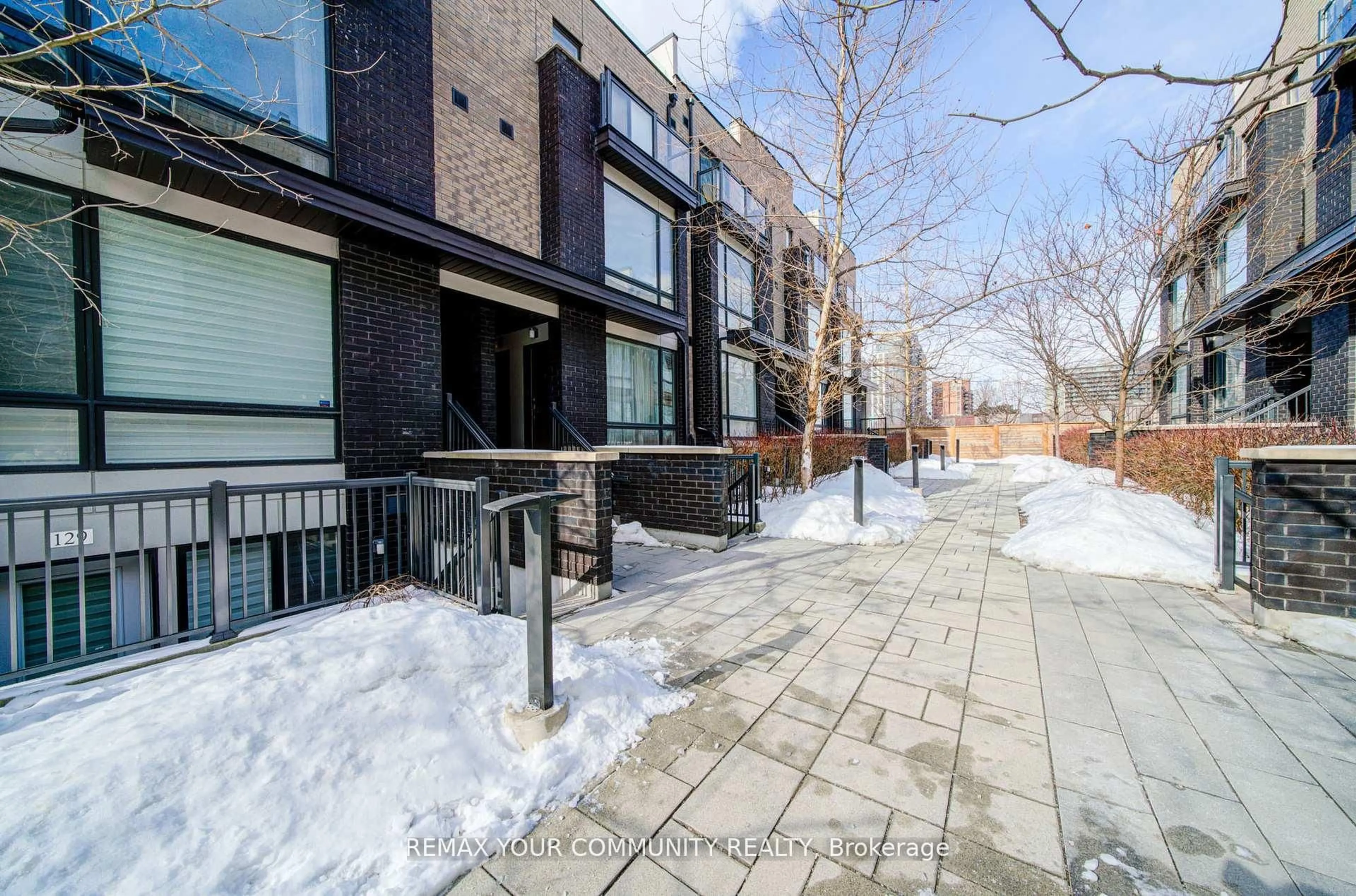 Patio, street for 34 Fieldway Rd #146, Toronto Ontario M8Z 0E3