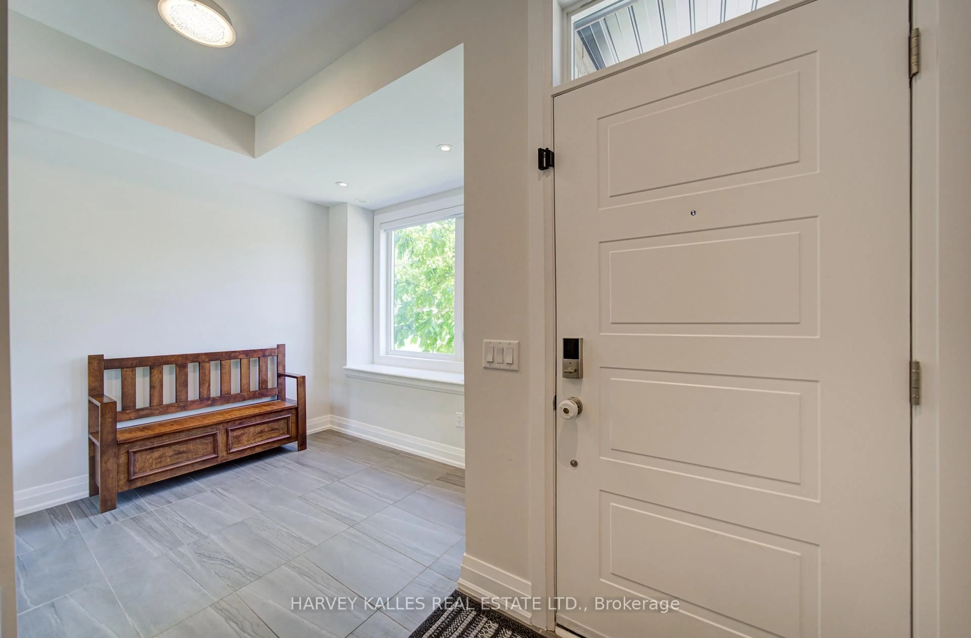 Indoor entryway for 1130A Islington Ave, Toronto Ontario M8Z 0G6