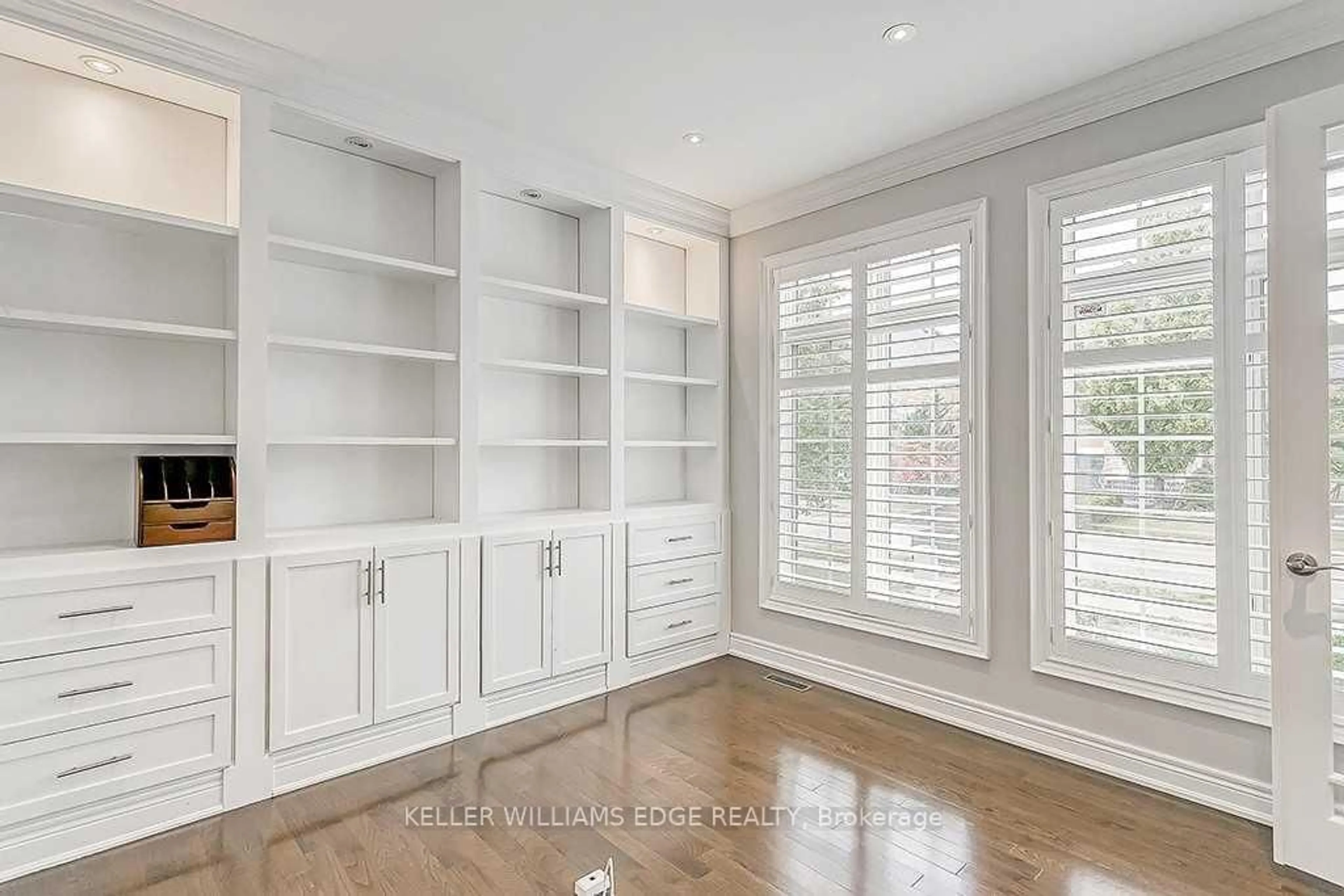 Unknown for 2384 Rock Point Dr, Oakville Ontario L6H 7V3