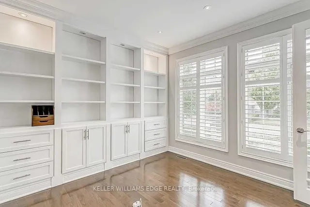 2384 Rock Point Dr, Oakville 2