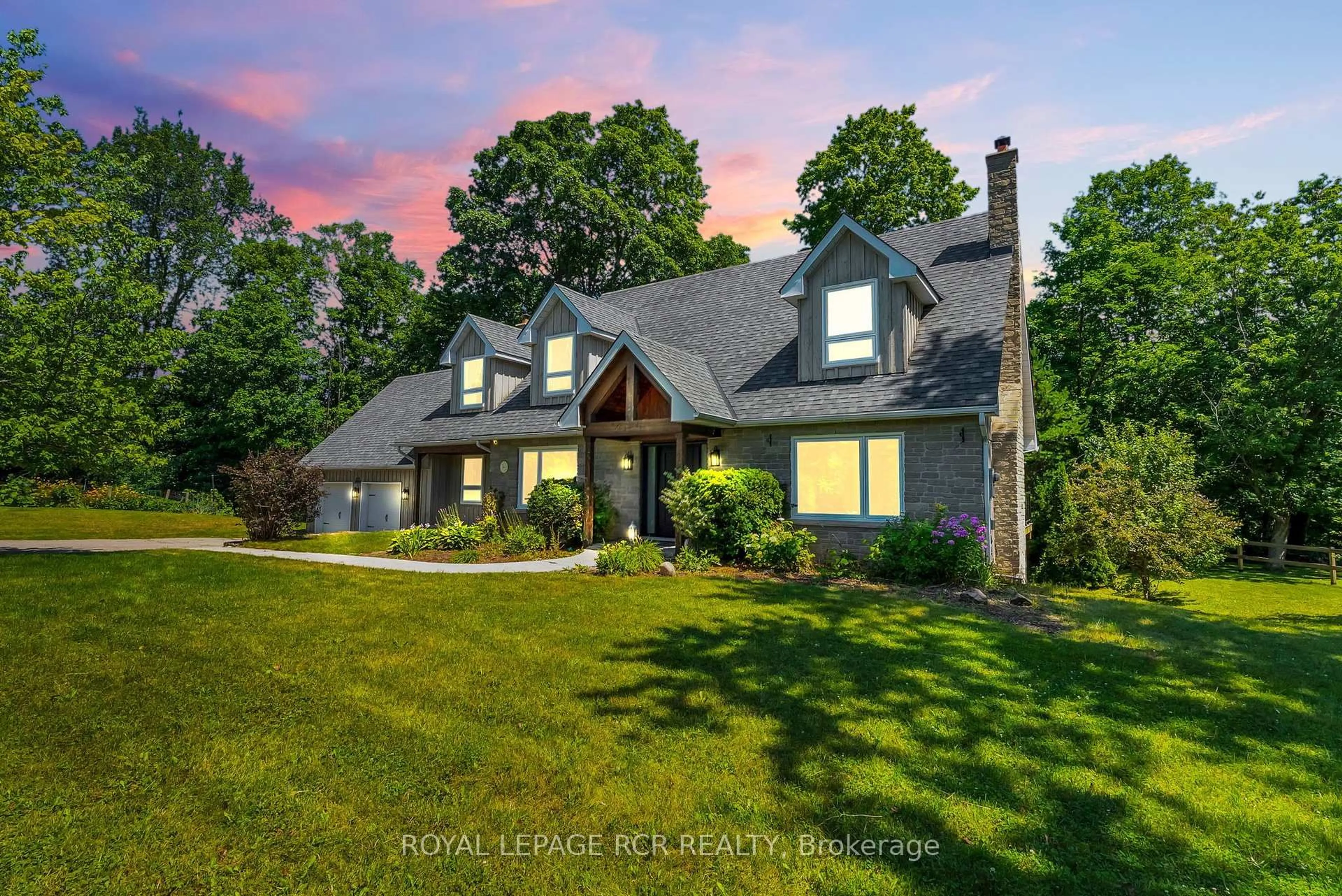A pic from outside/outdoor area/front of a property/back of a property/a pic from drone, mountain view for 163 Confederation St, Halton Hills Ontario L7G 4S8