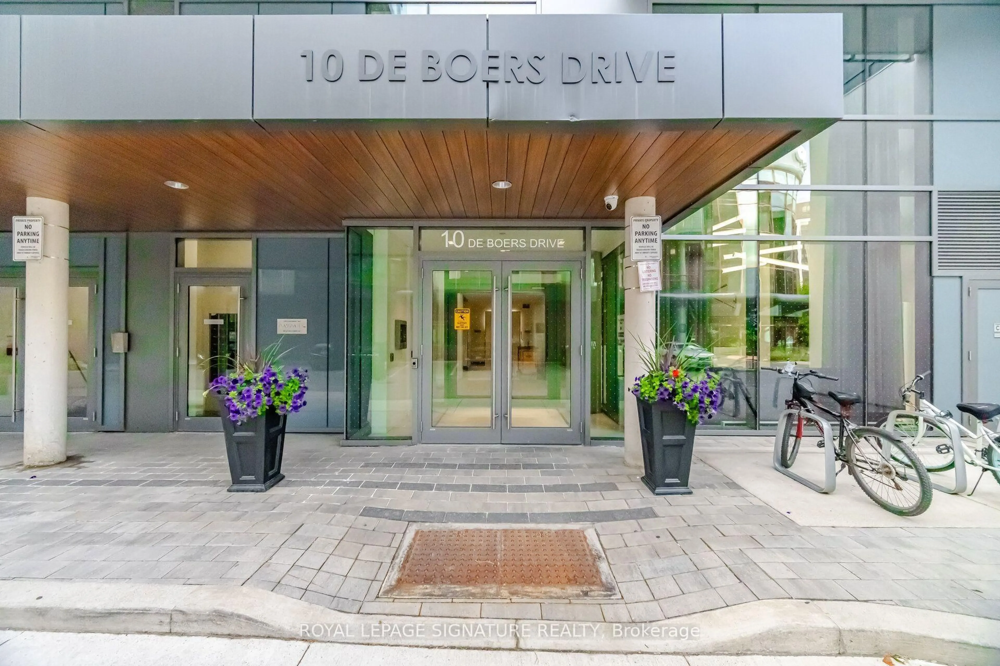 Indoor foyer for 10 De Boers Dr #615, Toronto Ontario M3J 0L6
