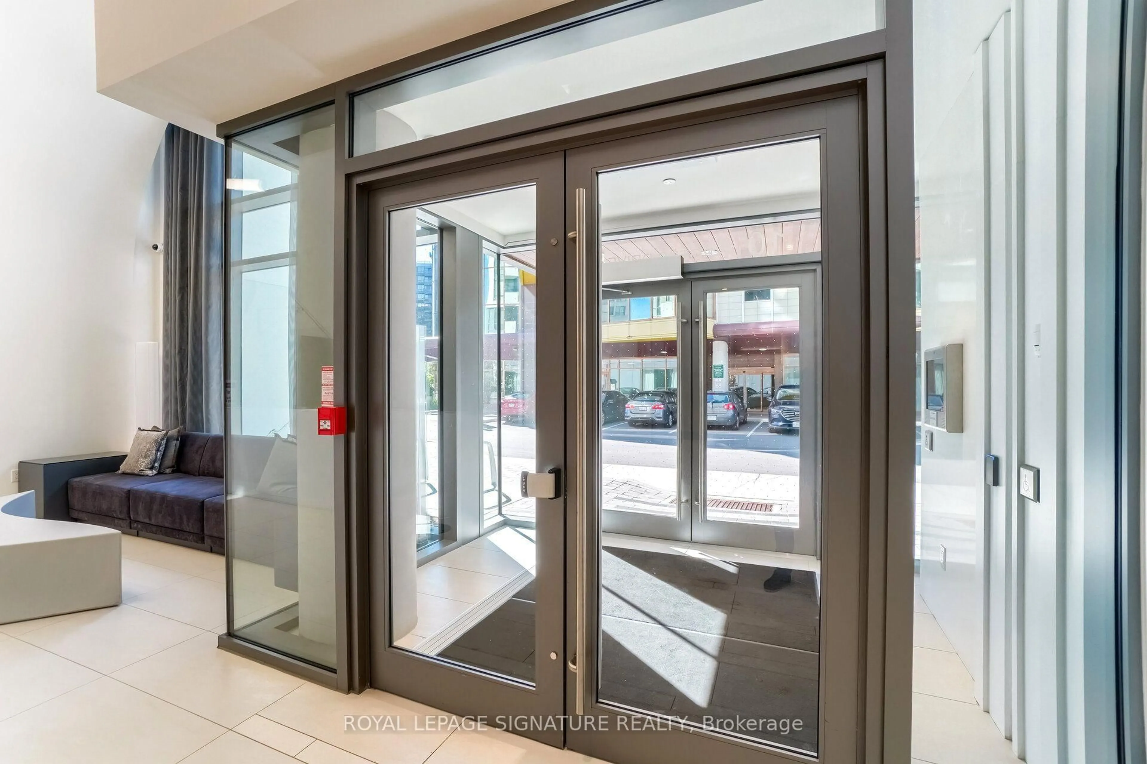 Indoor foyer for 10 De Boers Dr #615, Toronto Ontario M3J 0L6