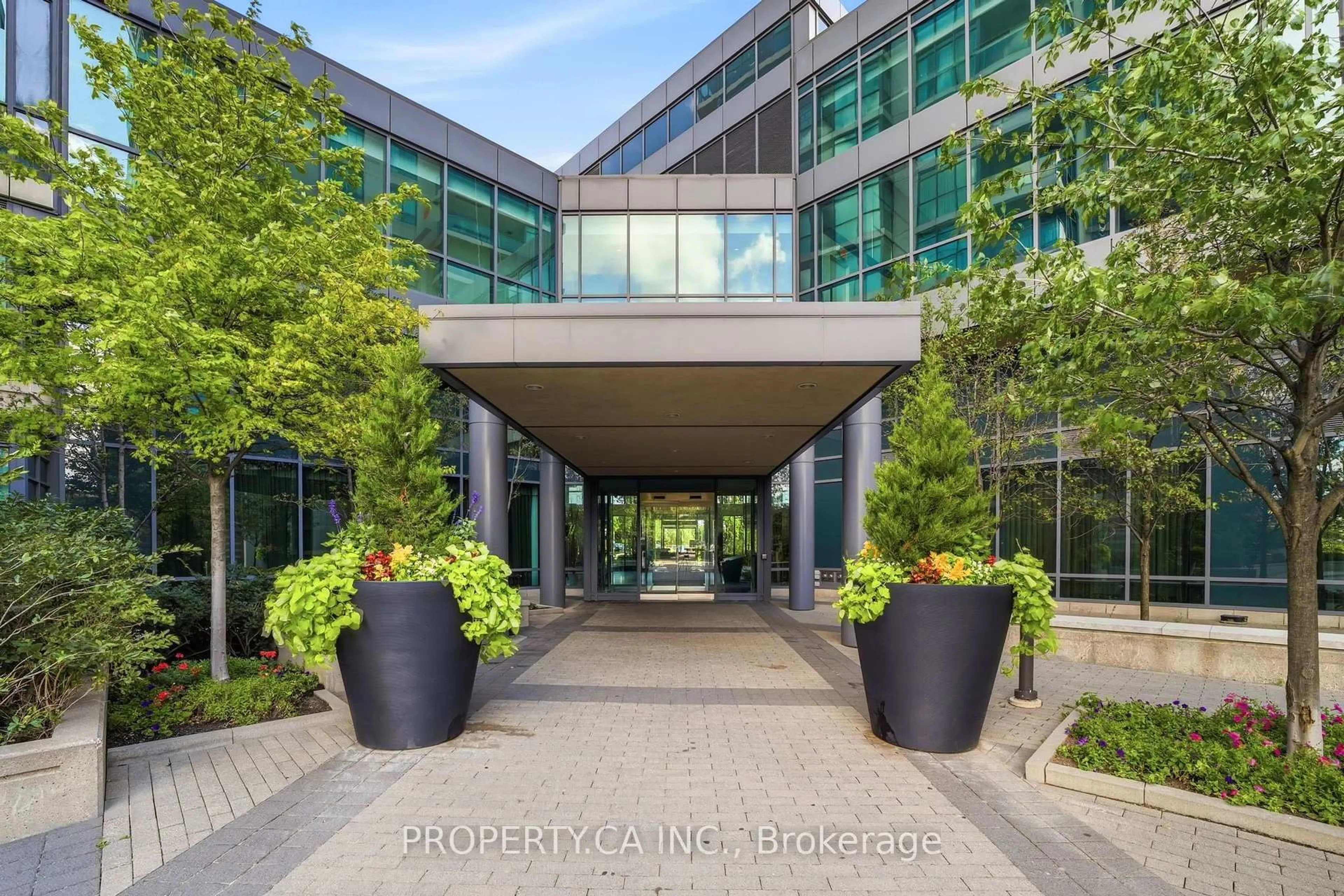 Indoor foyer for 215 Sherway Gardens Rd #403, Toronto Ontario M9C 0A4