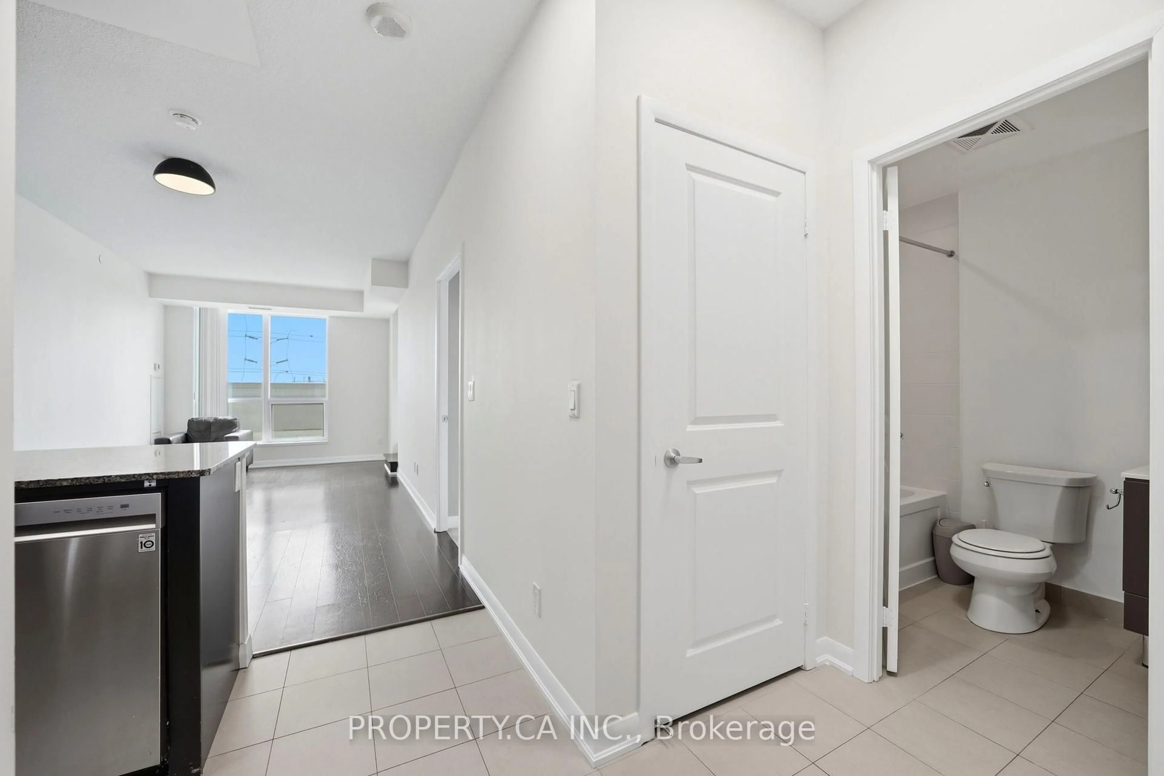 Indoor entryway for 215 Sherway Gardens Rd #403, Toronto Ontario M9C 0A4