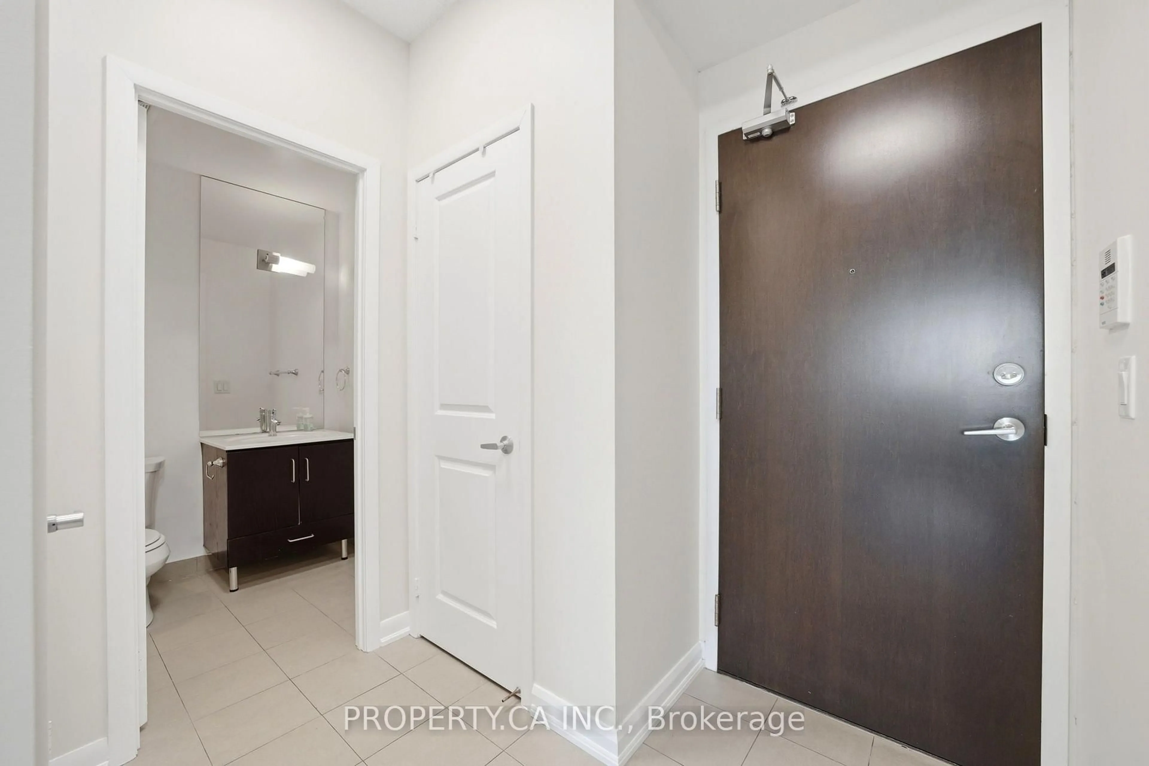 Indoor entryway for 215 Sherway Gardens Rd #403, Toronto Ontario M9C 0A4