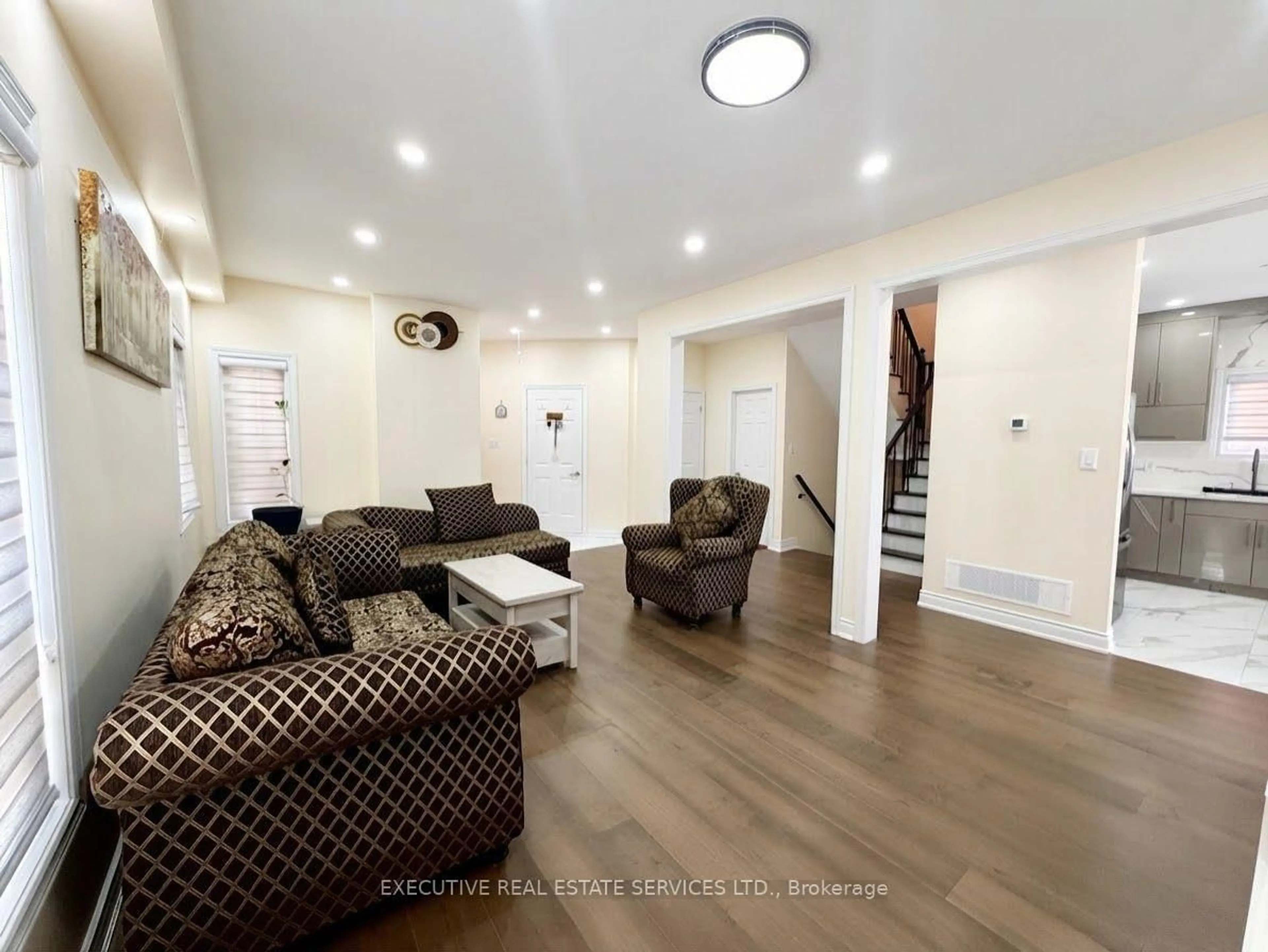 Living room with furniture, unknown for 118 Turquoise Cres, Brampton Ontario L6P 2R3