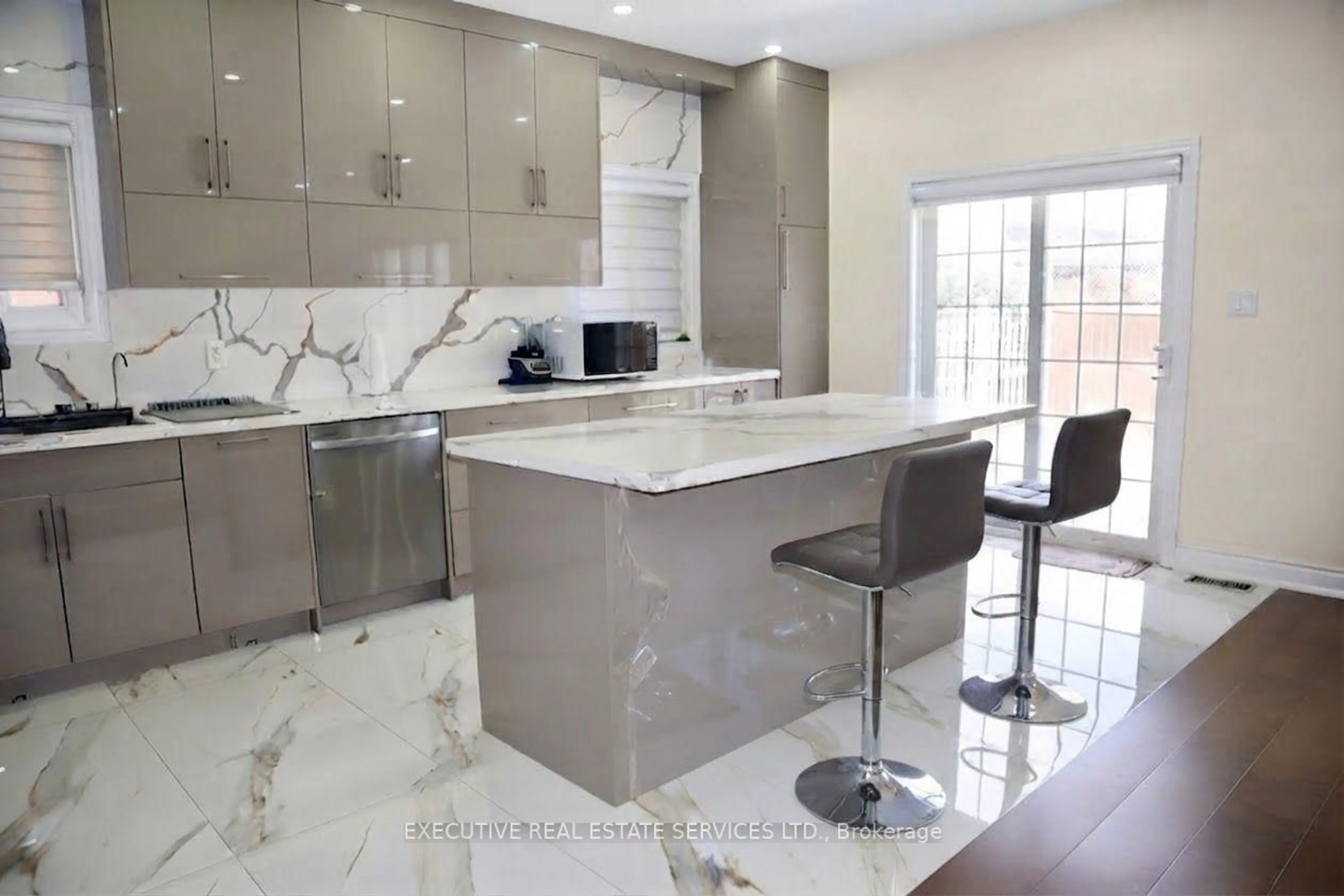 Contemporary kitchen, ceramic/tile floor for 118 Turquoise Cres, Brampton Ontario L6P 2R3