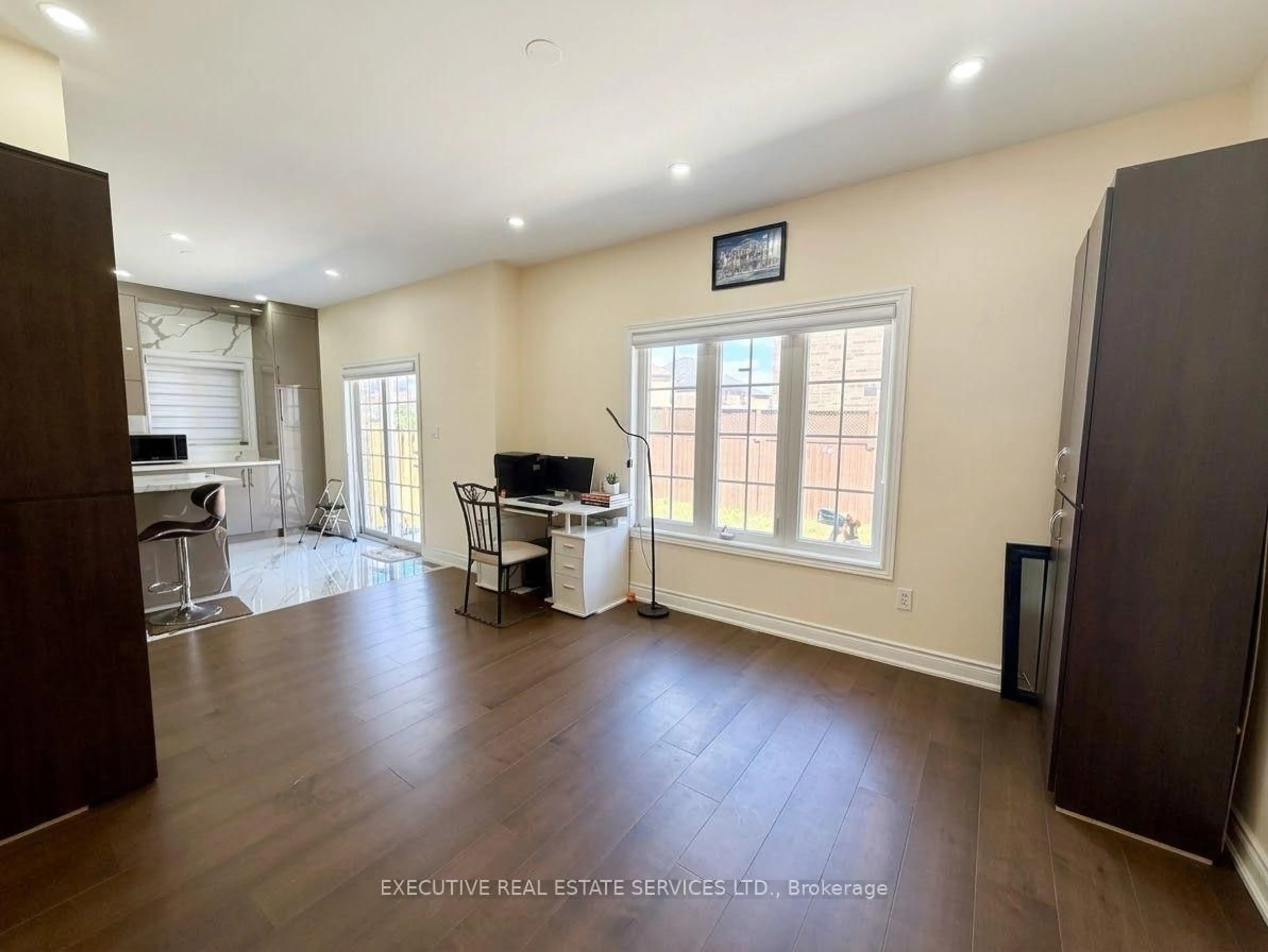 A pic of a room for 118 Turquoise Cres, Brampton Ontario L6P 2R3