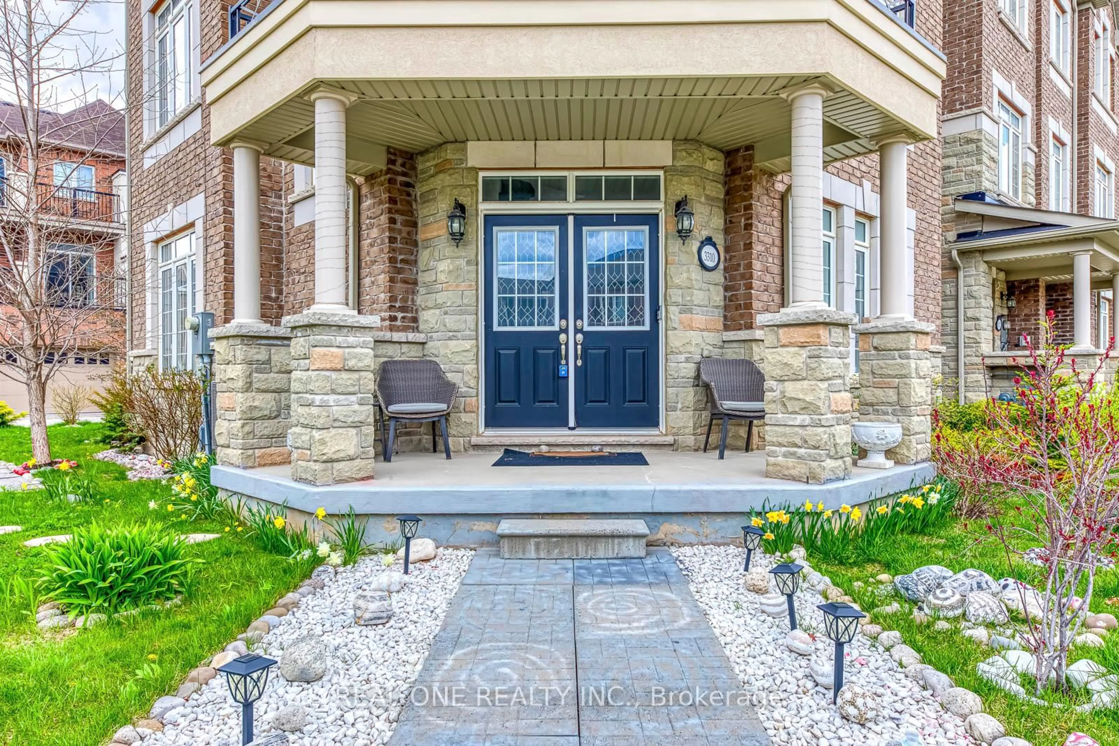 Indoor entryway for 3310 Erasmum St, Oakville Ontario L6M 1S3
