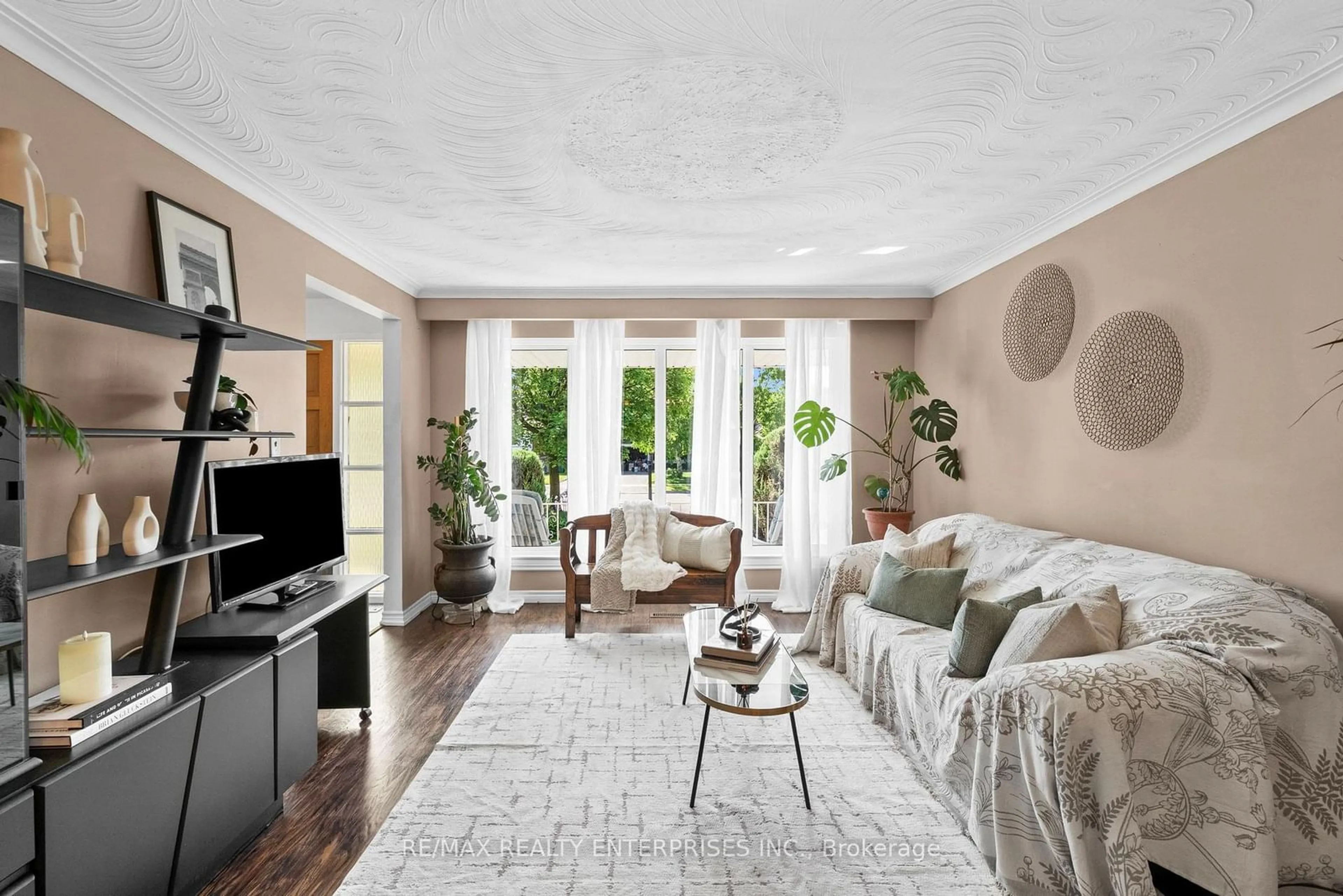Living room with furniture, ceramic/tile floor for 1083 Melton Dr, Mississauga Ontario L4Y 1L3