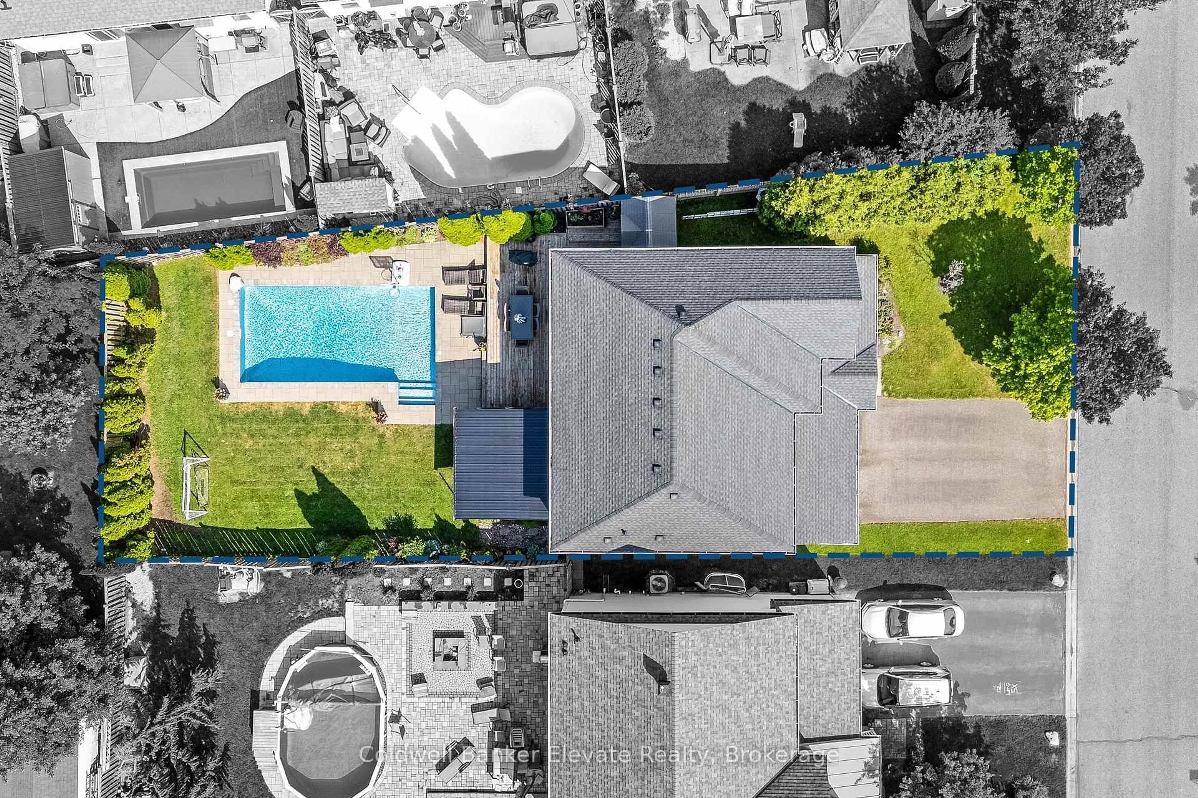 A pic from outside/outdoor area/front of a property/back of a property/a pic from drone, street for 28 Brown's Cres, Halton Hills Ontario L7J 3A4