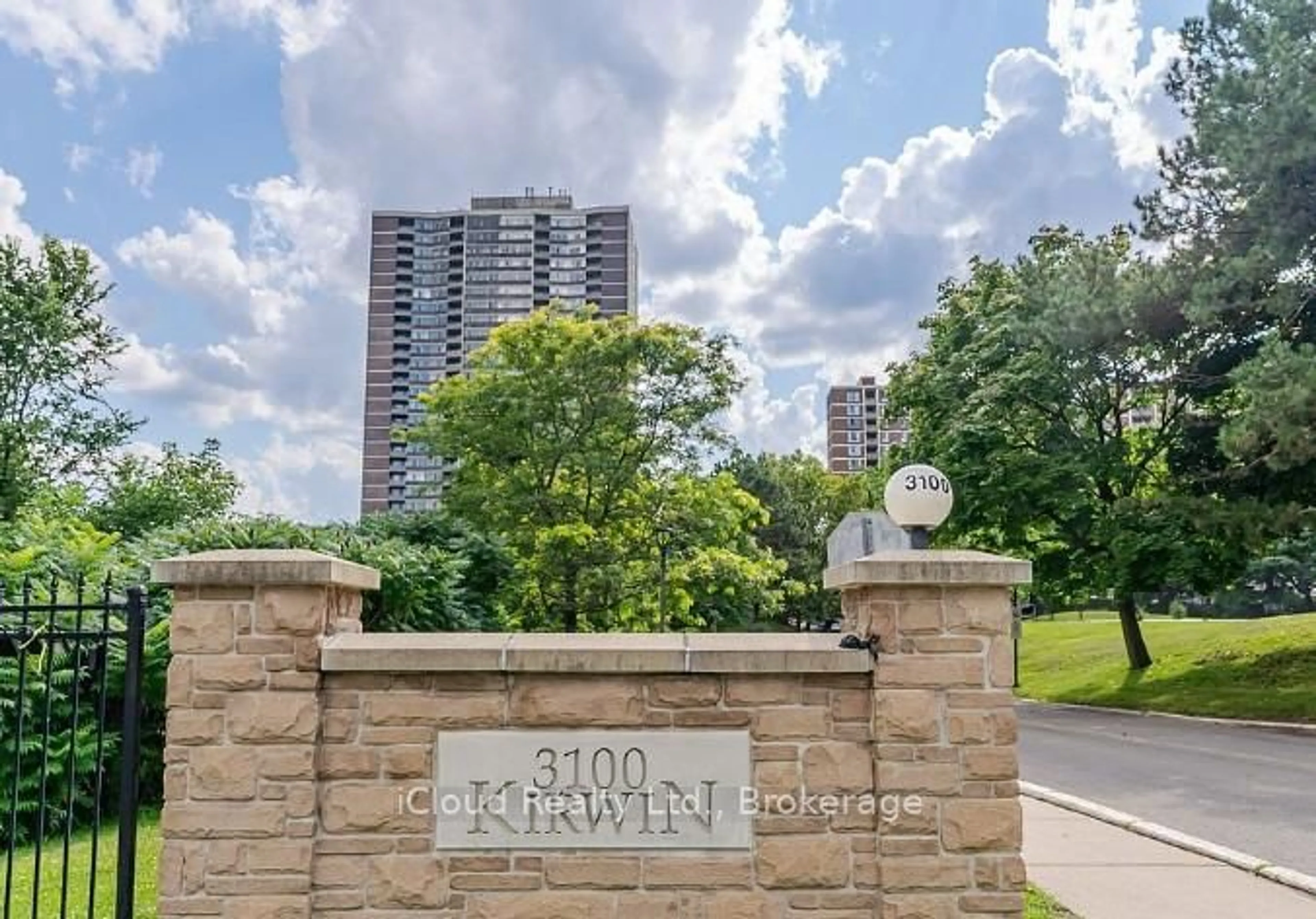 A pic from outside/outdoor area/front of a property/back of a property/a pic from drone, street for 3100 Kirwin Ave #306, Mississauga Ontario L5A 3S6