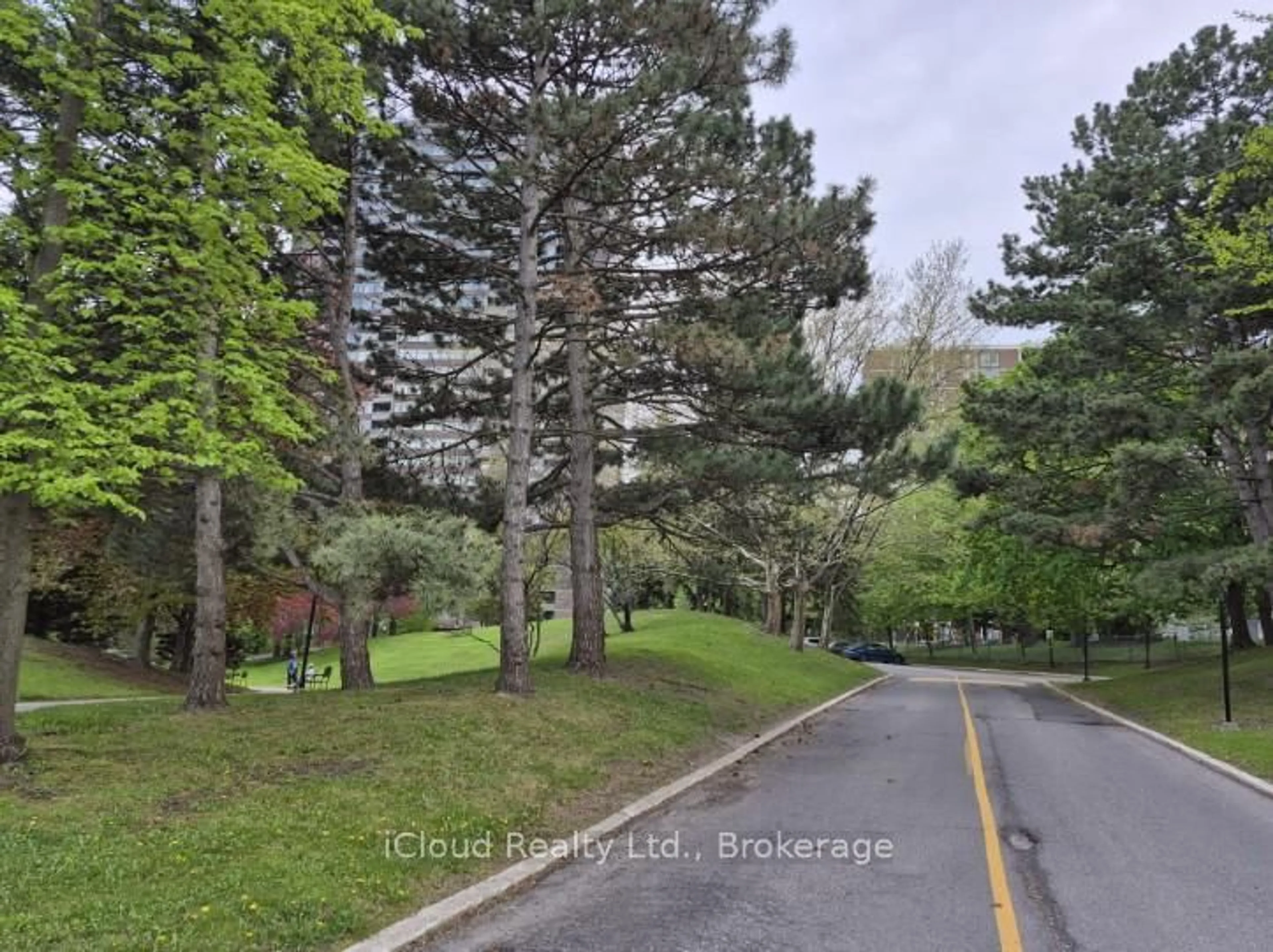 A pic from outside/outdoor area/front of a property/back of a property/a pic from drone, forest/trees view for 3100 Kirwin Ave #306, Mississauga Ontario L5A 3S6