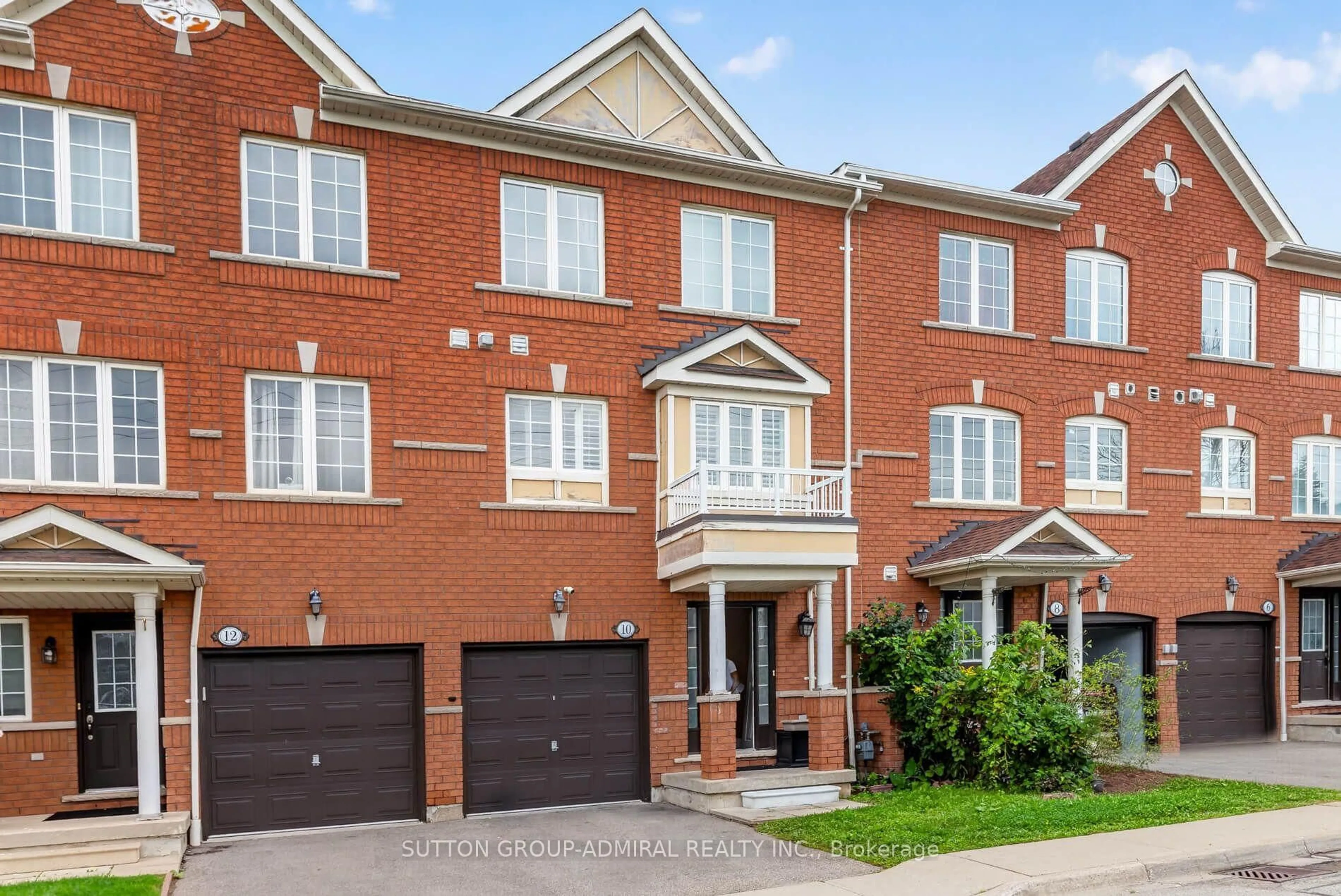 Home with brick exterior material, street for 520 Novo Star Dr #10, Mississauga Ontario L5W 1X7
