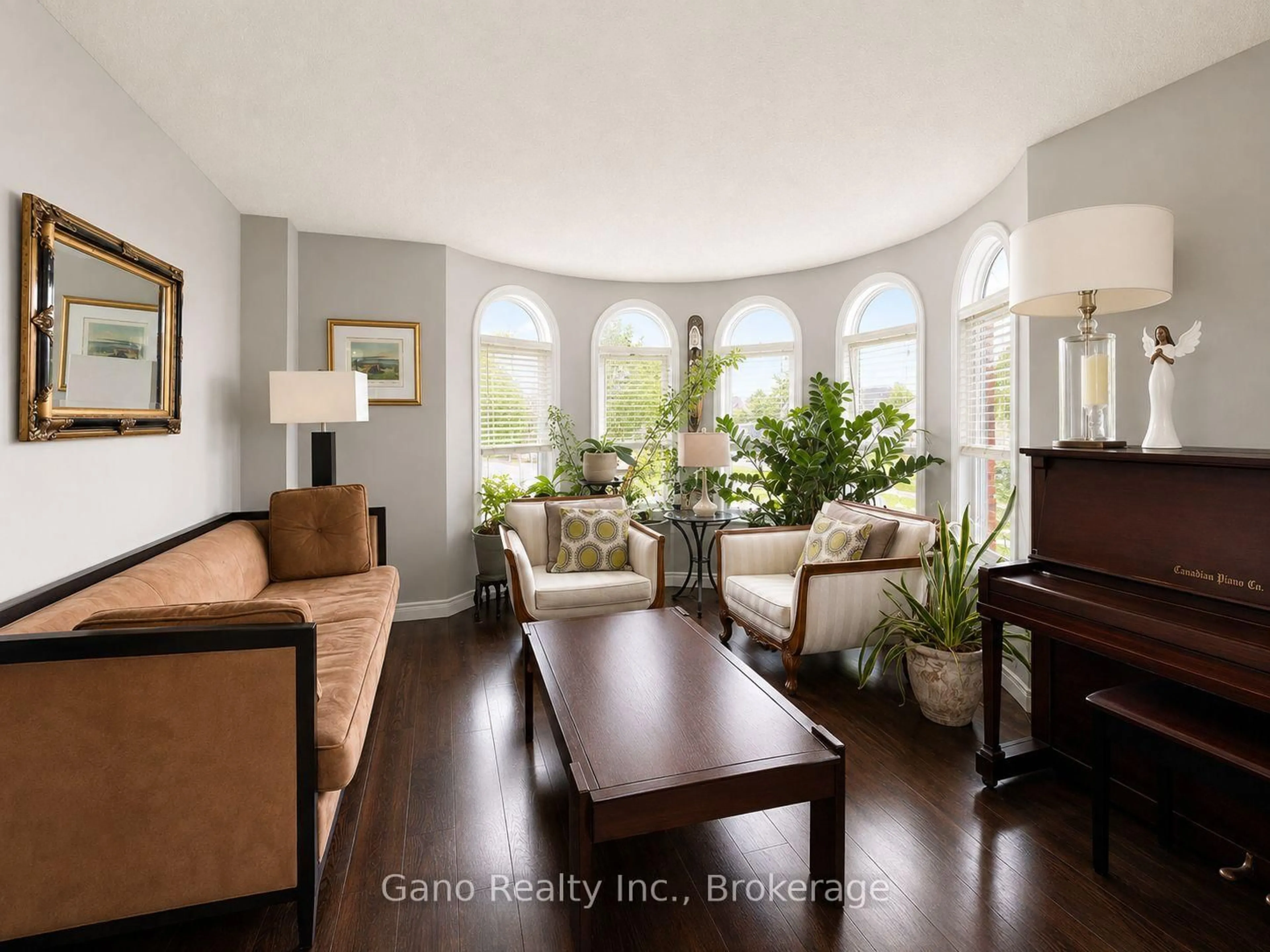 Living room with furniture, unknown for 5423 Loonlake Ave, Mississauga Ontario L5V 2E1