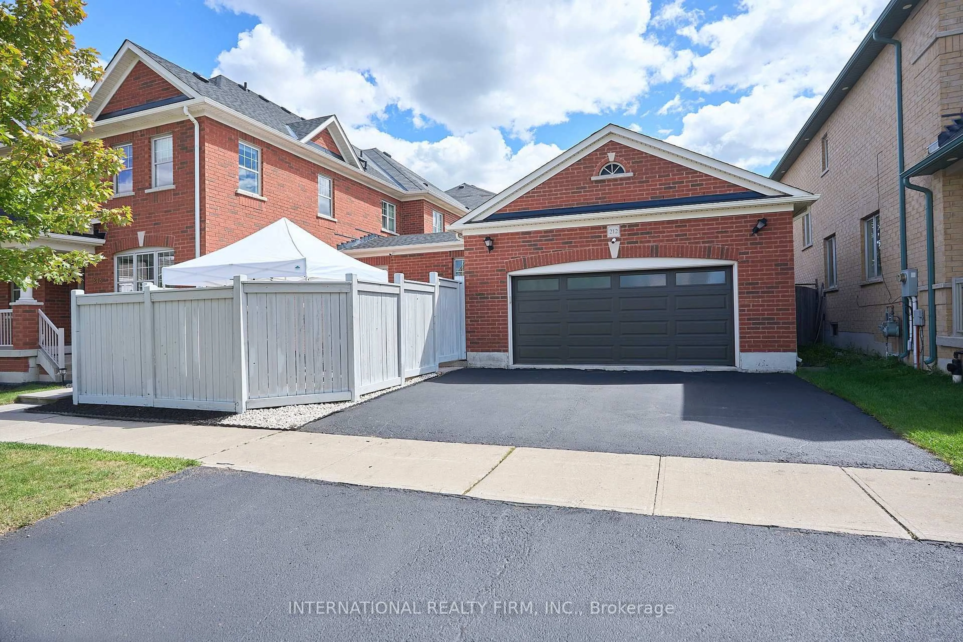 Indoor garage for 212 Pringle Ave, Milton Ontario L9T 7A1