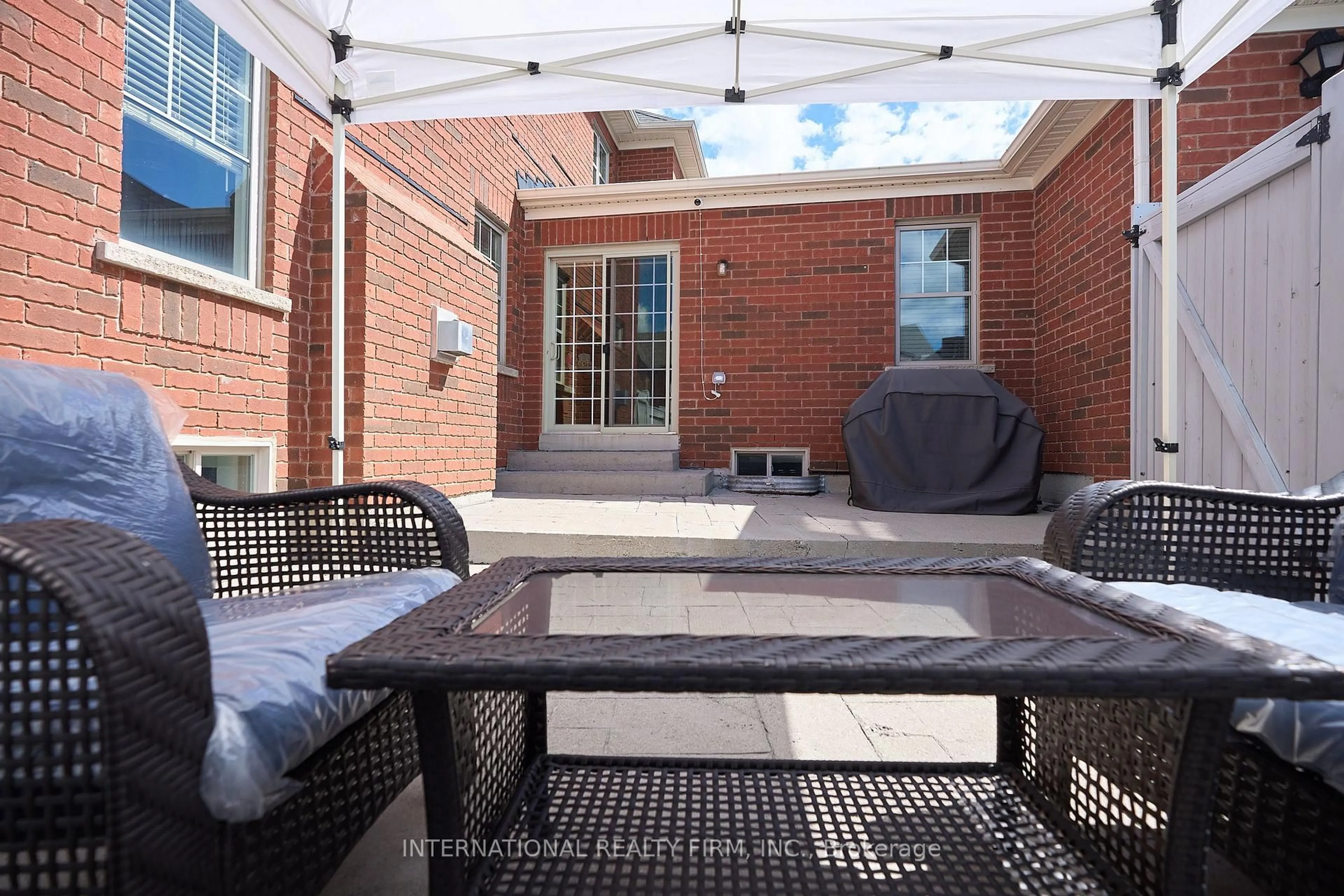 Patio, street for 212 Pringle Ave, Milton Ontario L9T 7A1