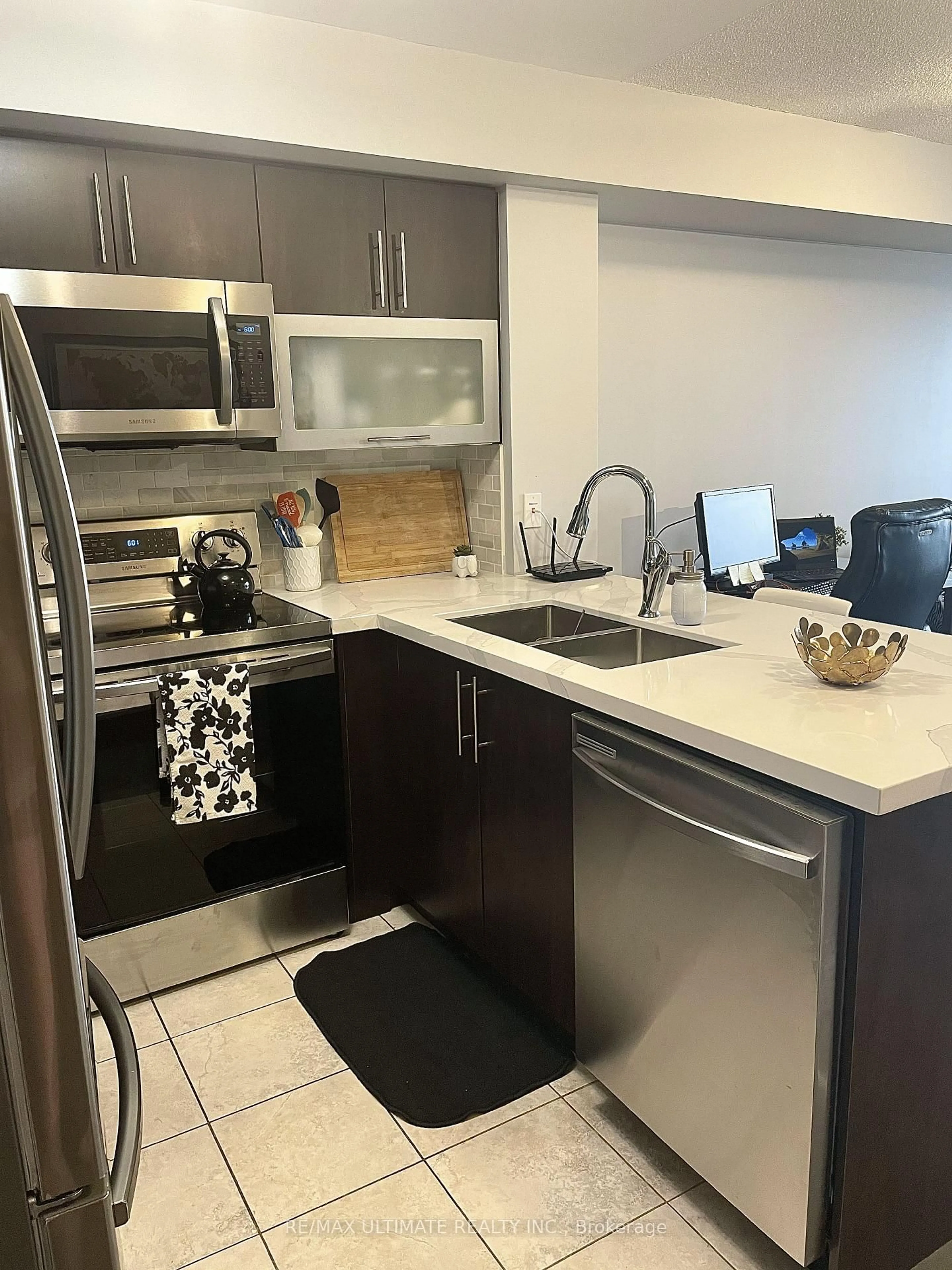 Standard kitchen, unknown for 1070 Sheppard Ave #1411, Toronto Ontario M3J 0G8
