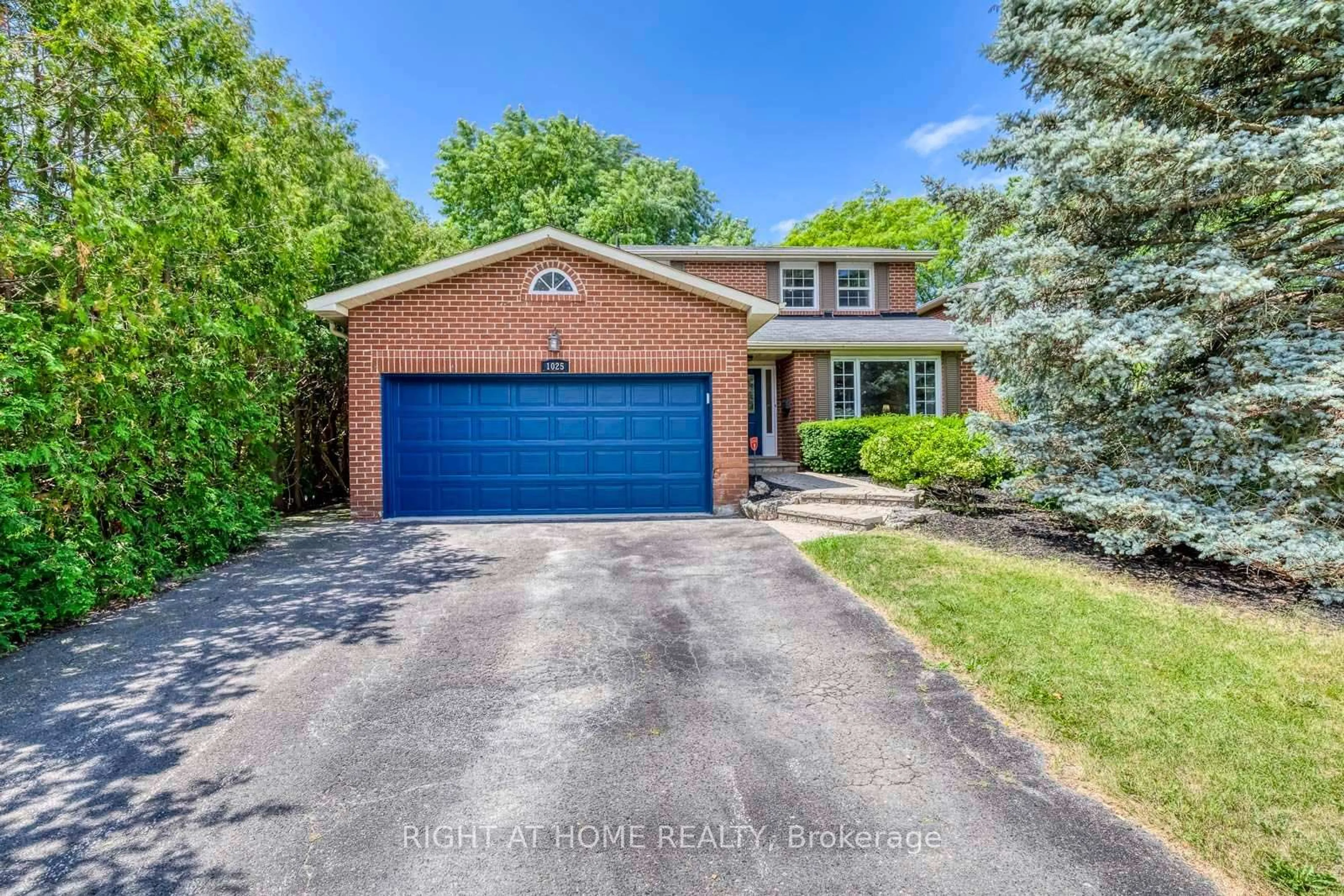 Home with brick exterior material, street for 1025 Vanier Dr, Mississauga Ontario L5H 4B2