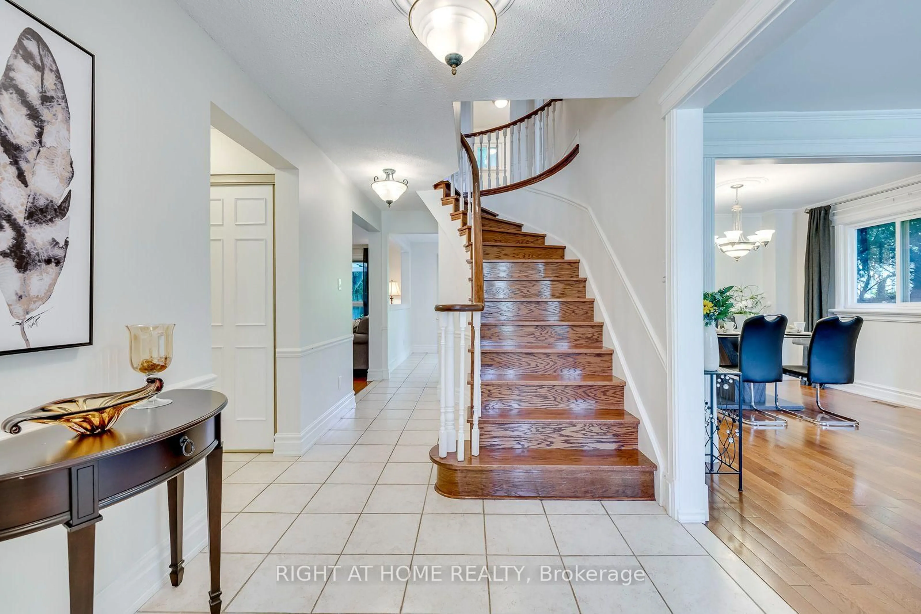 Unknown for 1025 Vanier Dr, Mississauga Ontario L5H 4B2