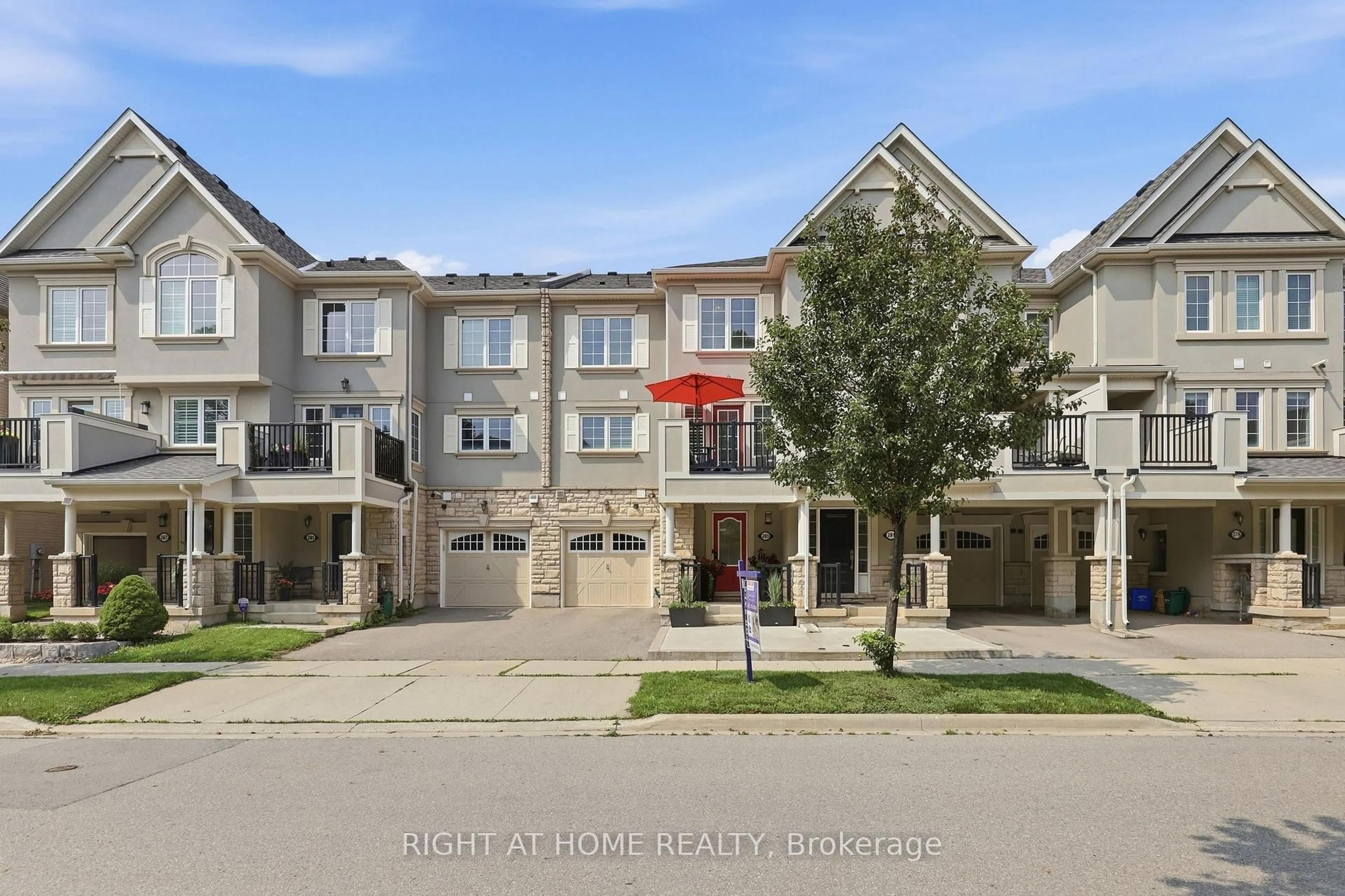 A pic from outside/outdoor area/front of a property/back of a property/a pic from drone, street for 283 Ellen Davidson Dr, Oakville Ontario L6M 0V6