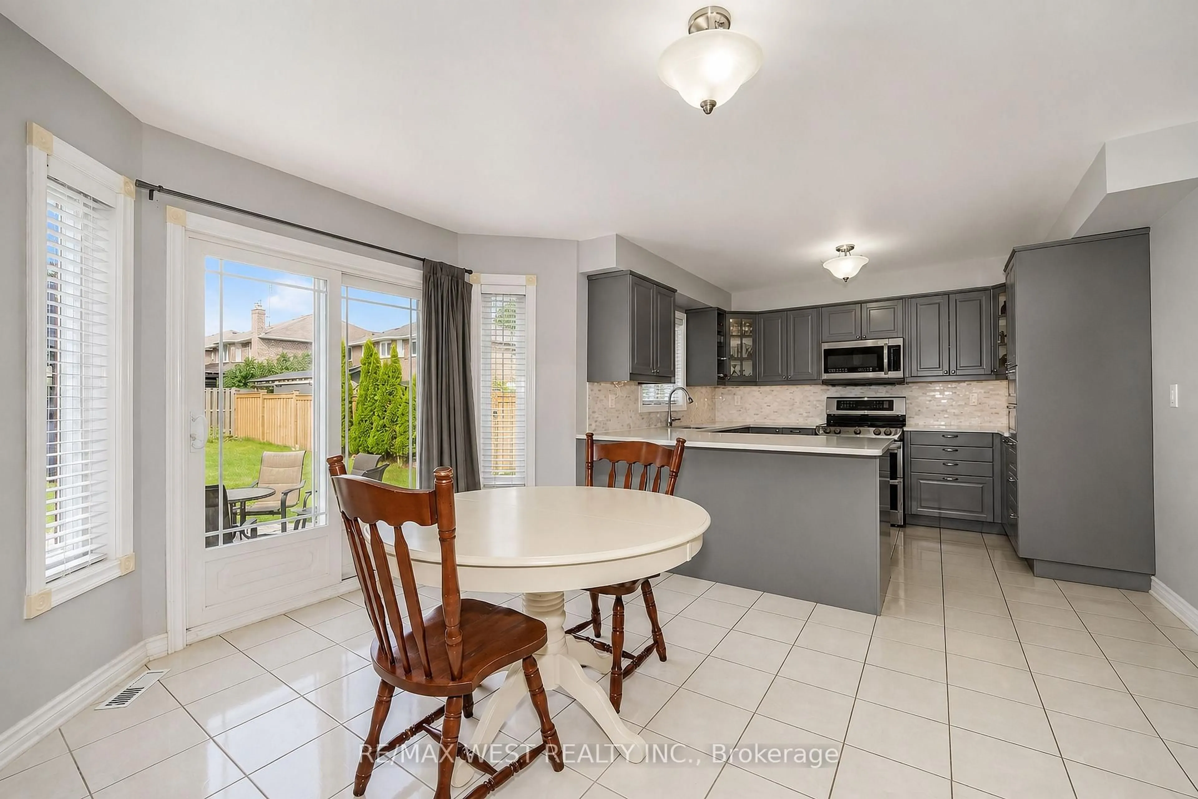 Open concept kitchen, ceramic/tile floor for 24 Royal Valley Dr, Caledon Ontario L7C 1B2