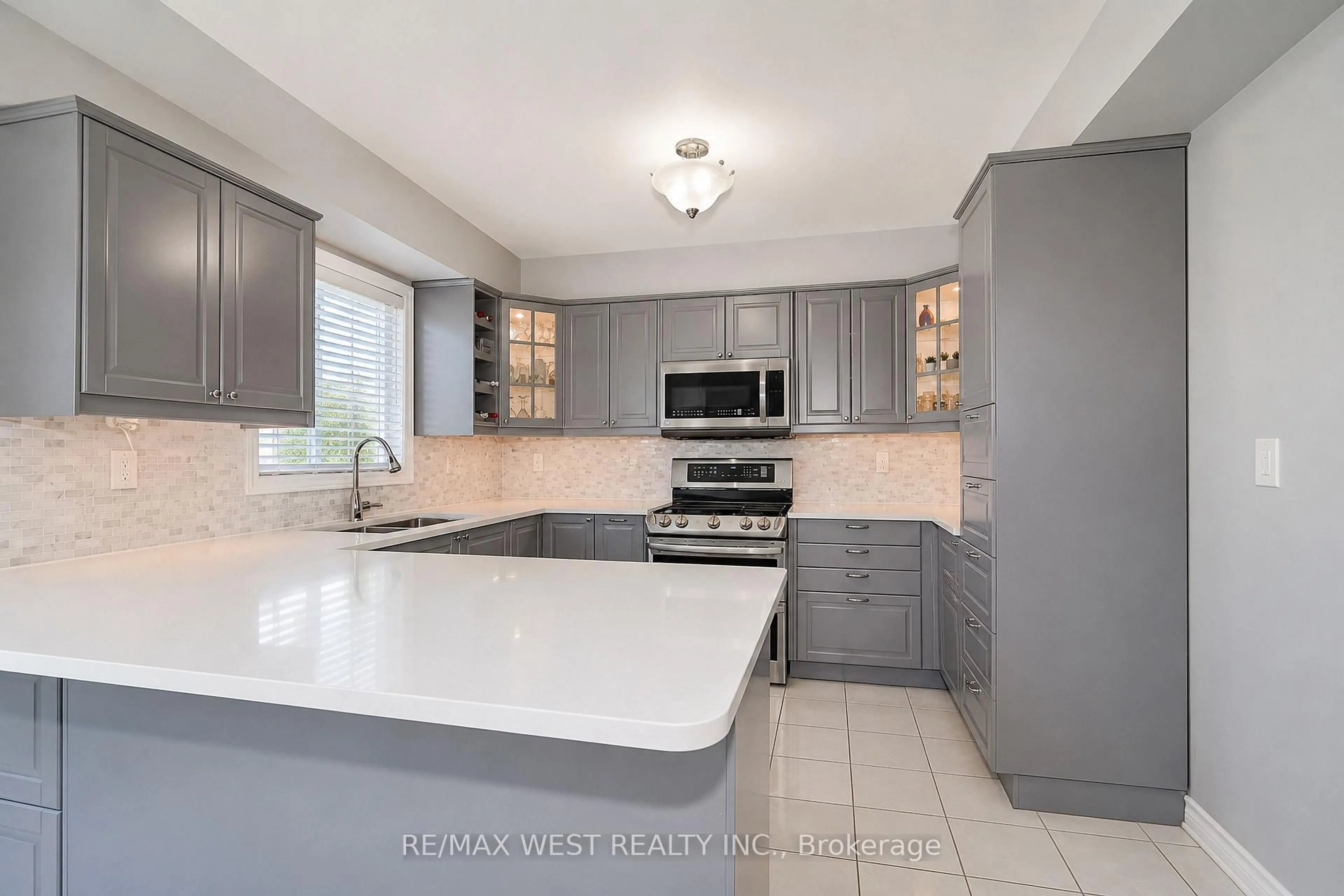 Open concept kitchen, ceramic/tile floor for 24 Royal Valley Dr, Caledon Ontario L7C 1B2