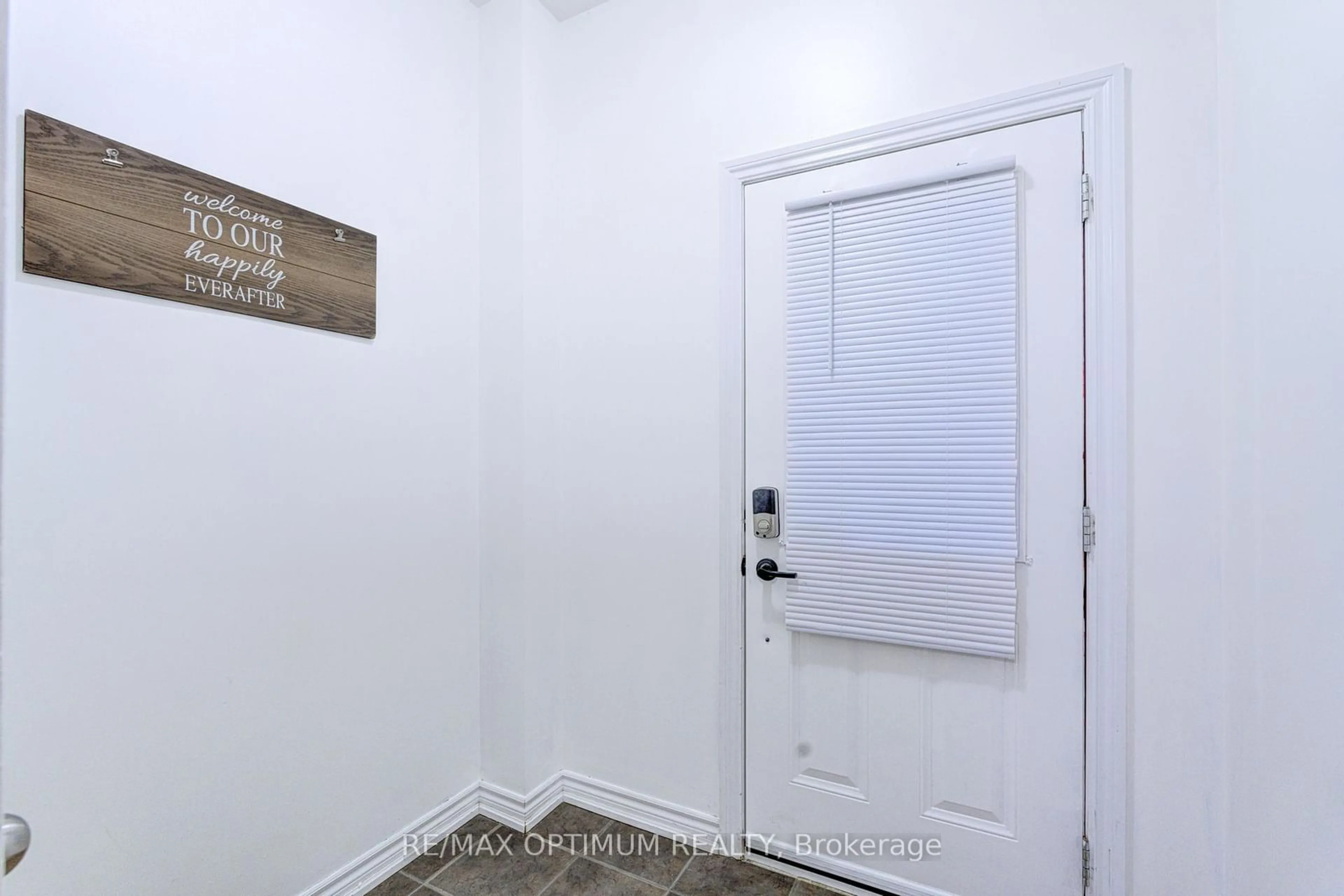 Indoor entryway for 23 Bakewell St, Brampton Ontario L6Y 0P9
