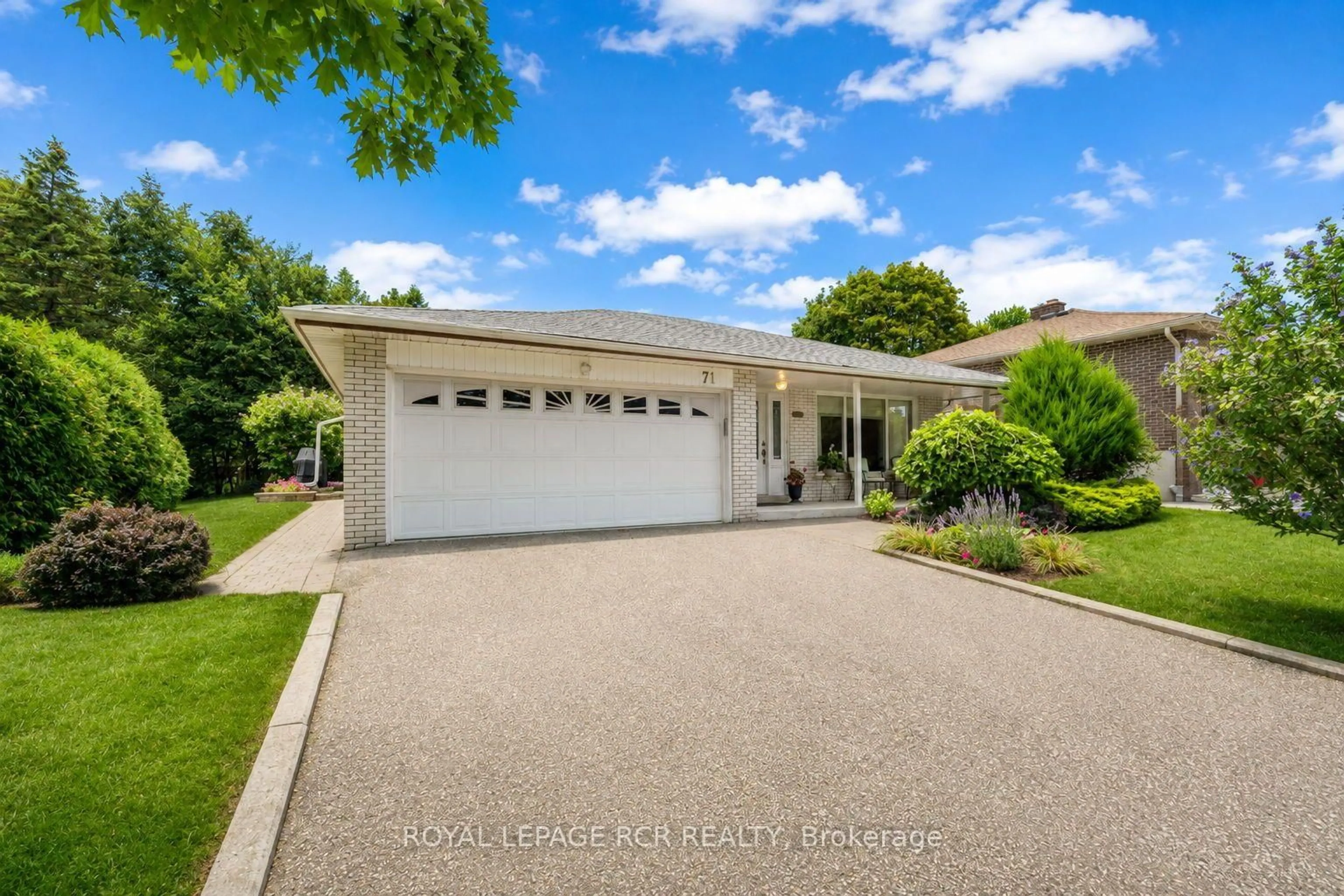 A pic from outside/outdoor area/front of a property/back of a property/a pic from drone, street for 71 Birchview Cres, Caledon Ontario L7E 3X2