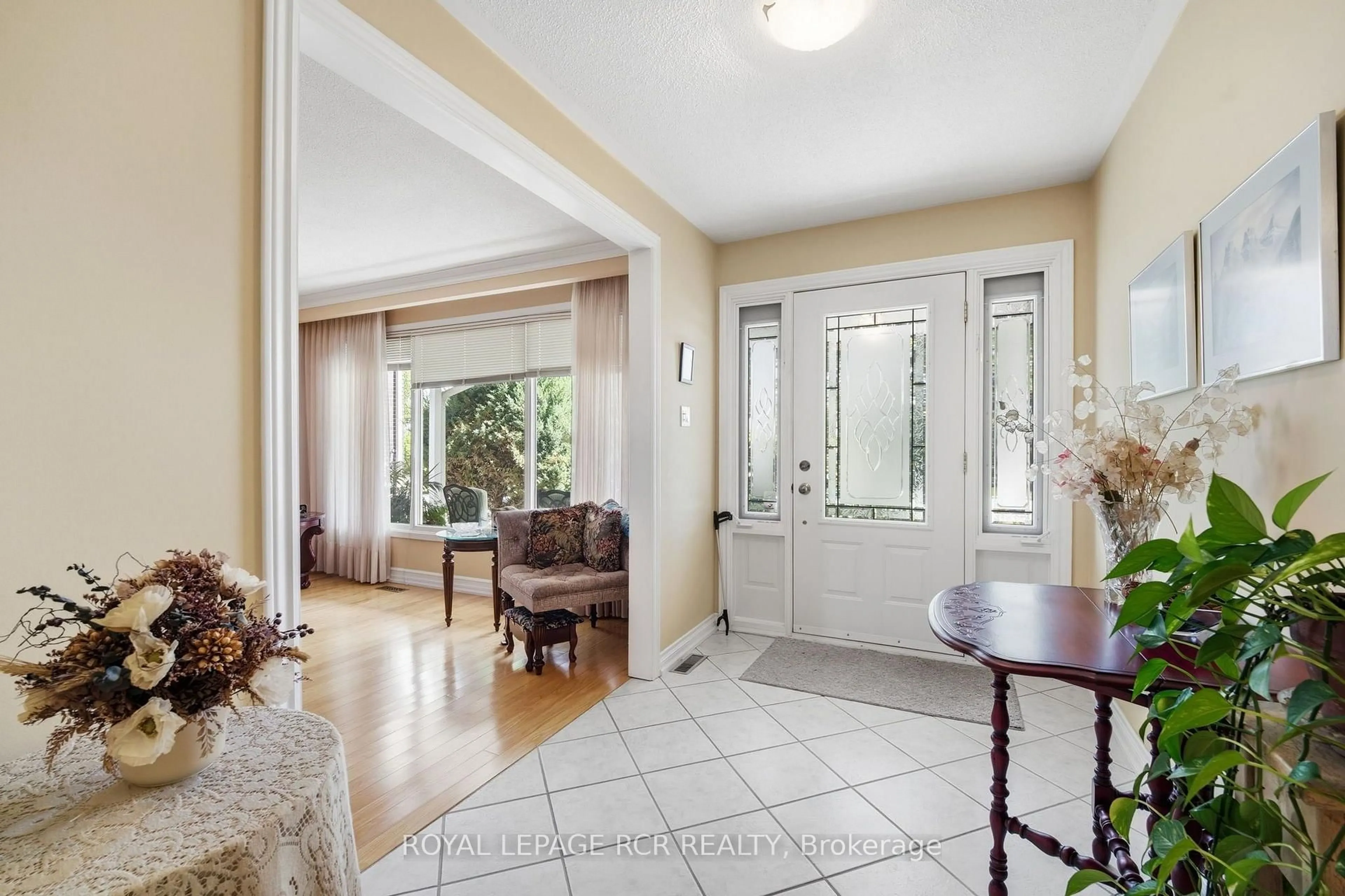 Indoor foyer for 71 Birchview Cres, Caledon Ontario L7E 3X2