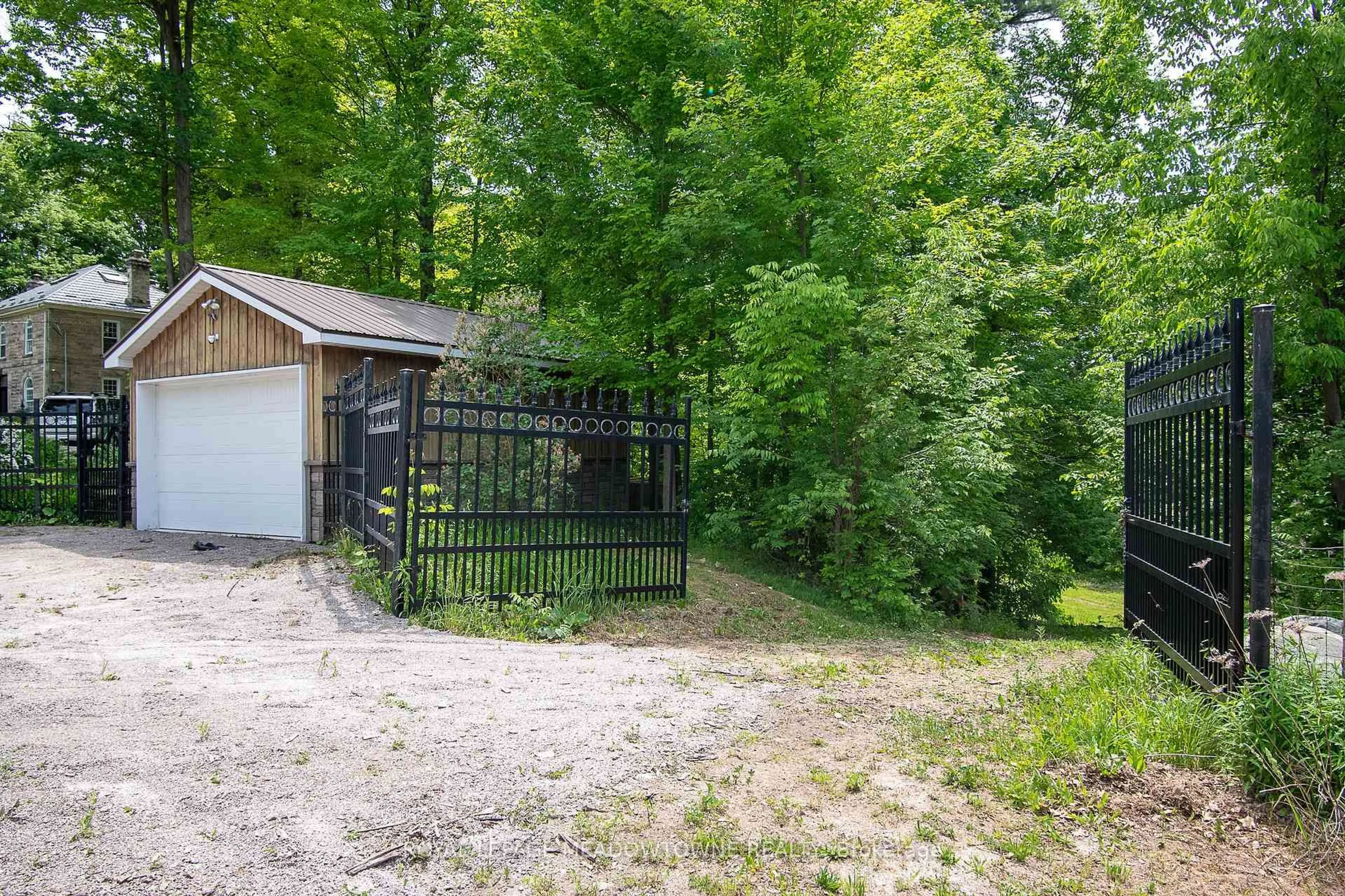 Shed for 9920 Regional Road 25 Rd, Halton Hills Ontario L9T 2X7