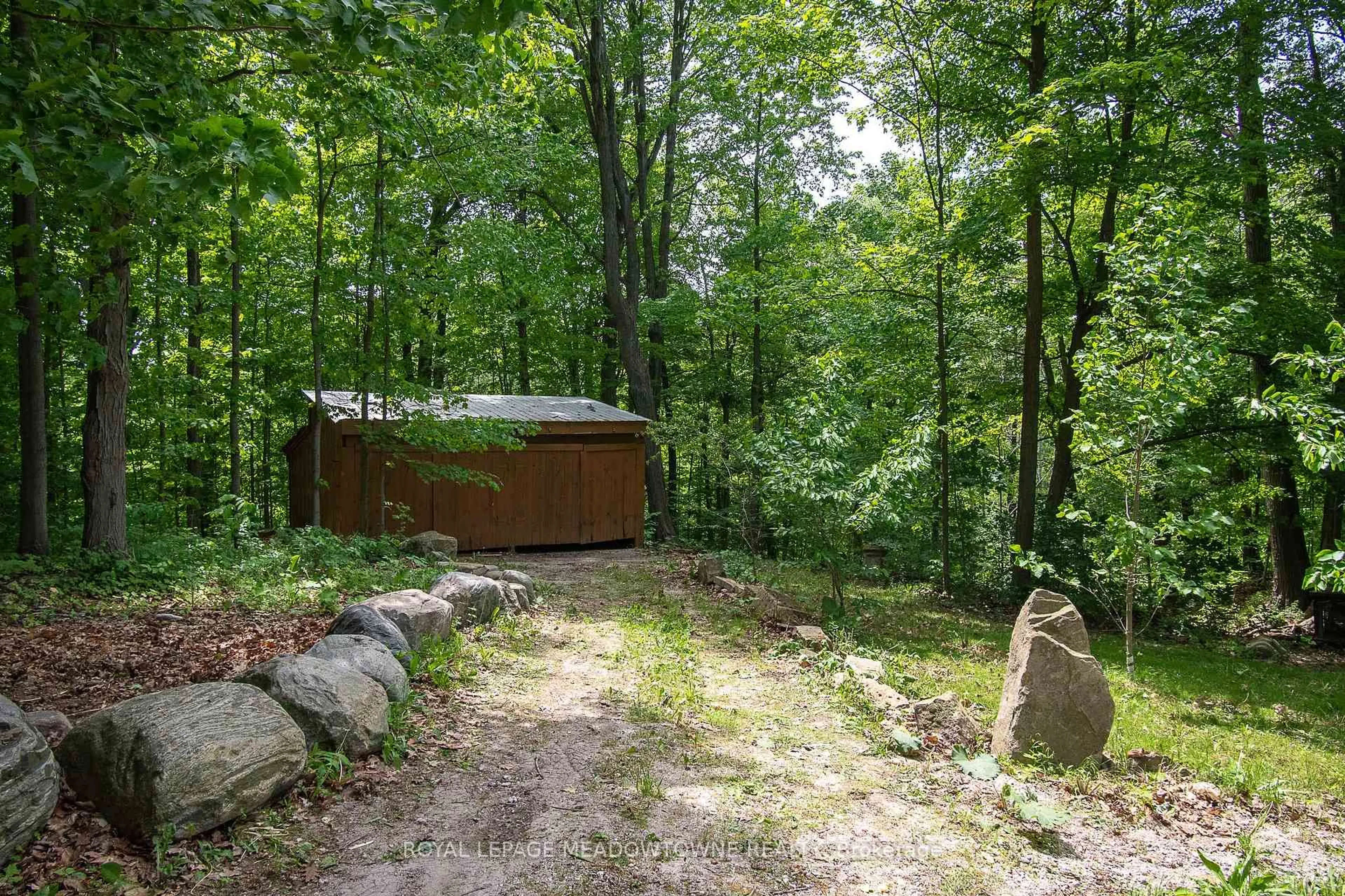 Patio, forest/trees view for 9920 Regional Road 25 Rd, Halton Hills Ontario L9T 2X7