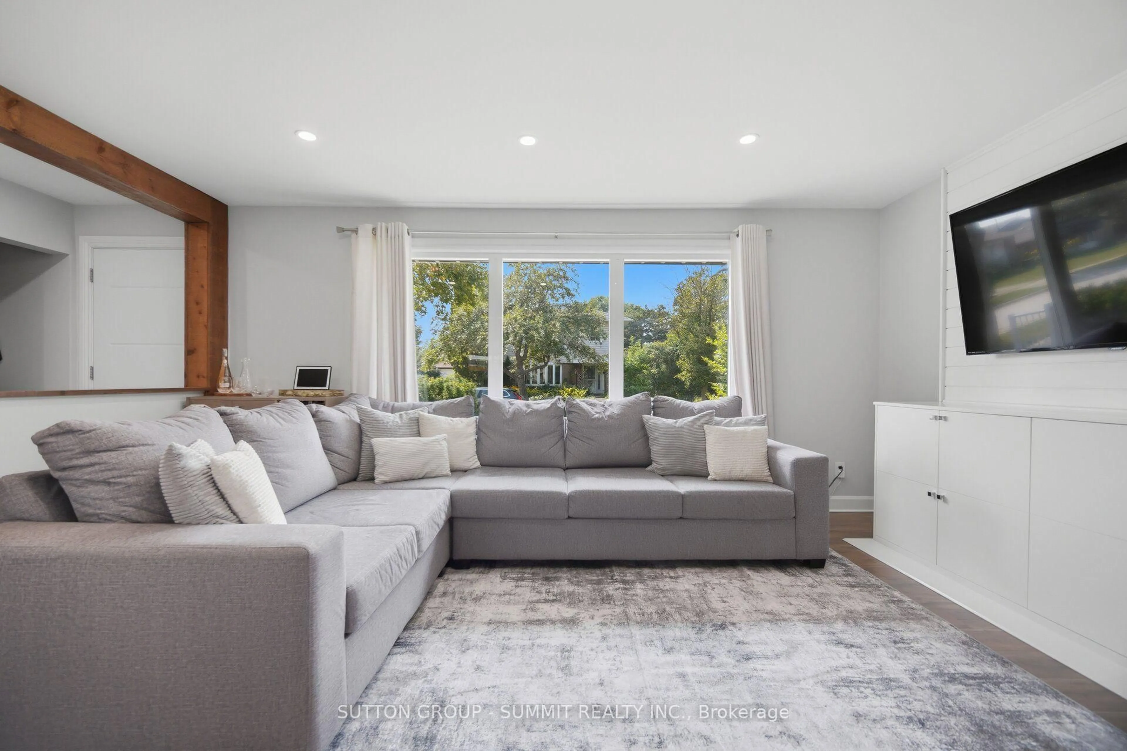 Living room with furniture, unknown for 1 Lagos Rd, Toronto Ontario M9W 4E3