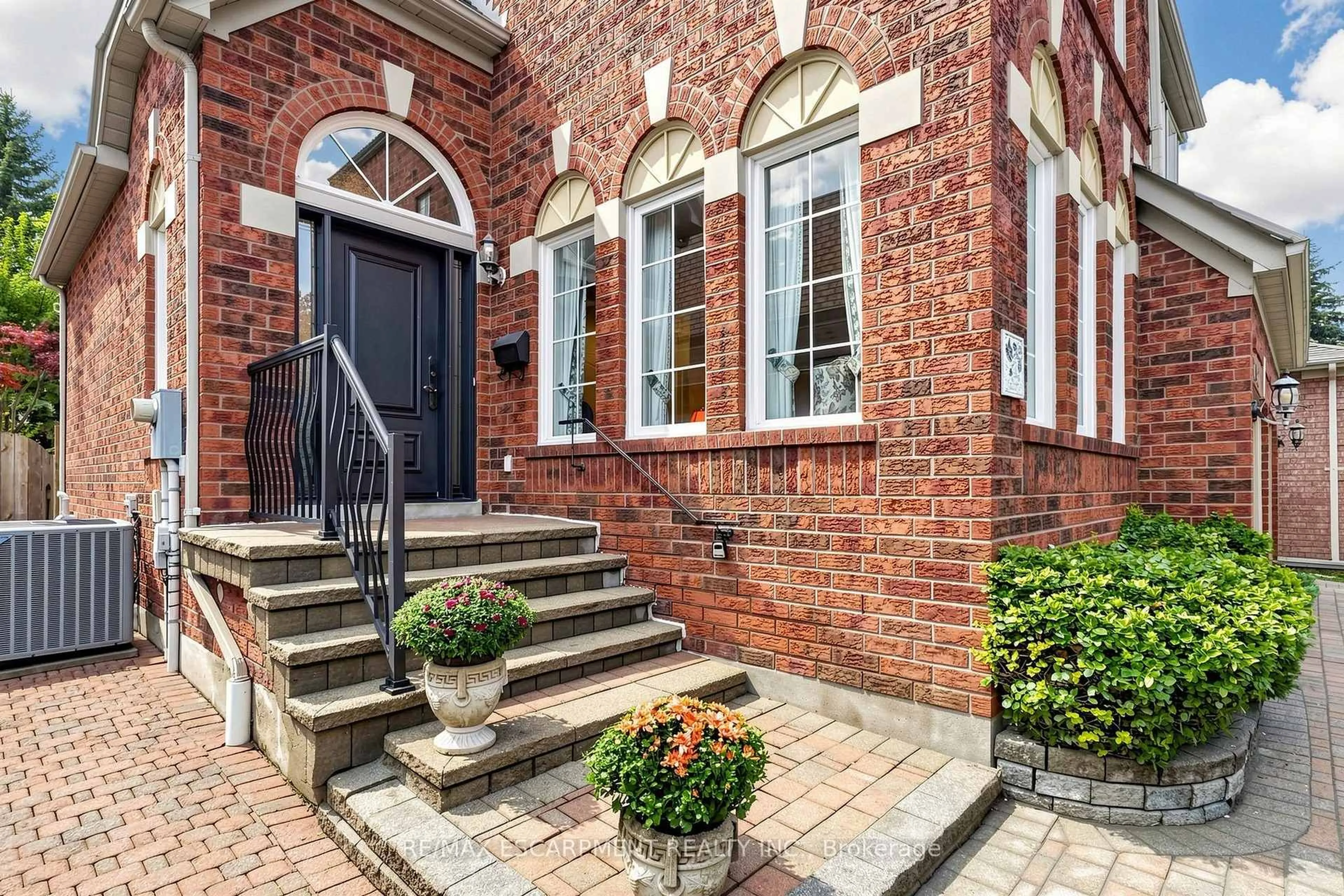 Home with brick exterior material, street for 2942 Coulson Crt, Mississauga Ontario L5M 5S8