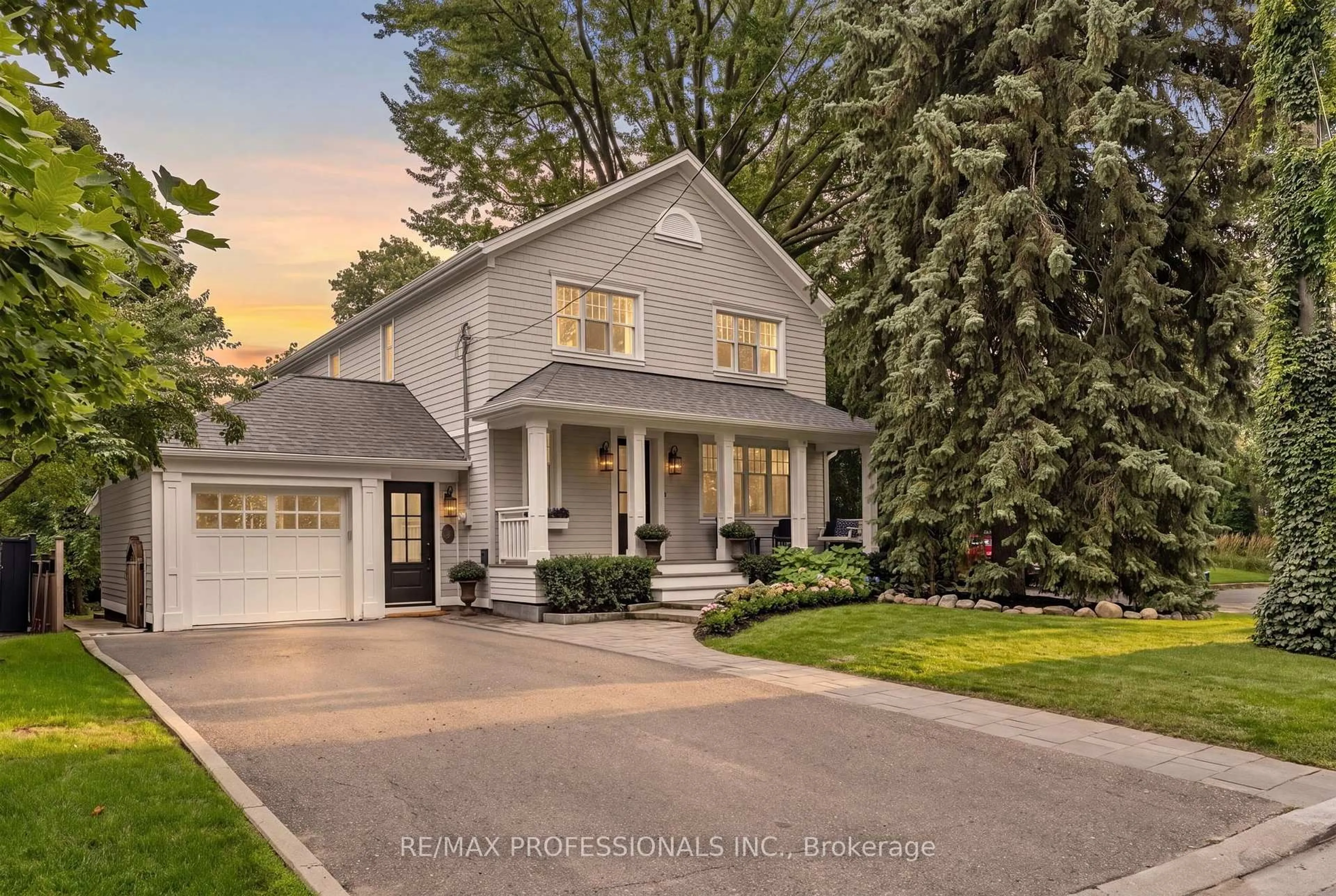Home with vinyl exterior material, street for 7 Bannon Ave, Toronto Ontario M8X 1T6