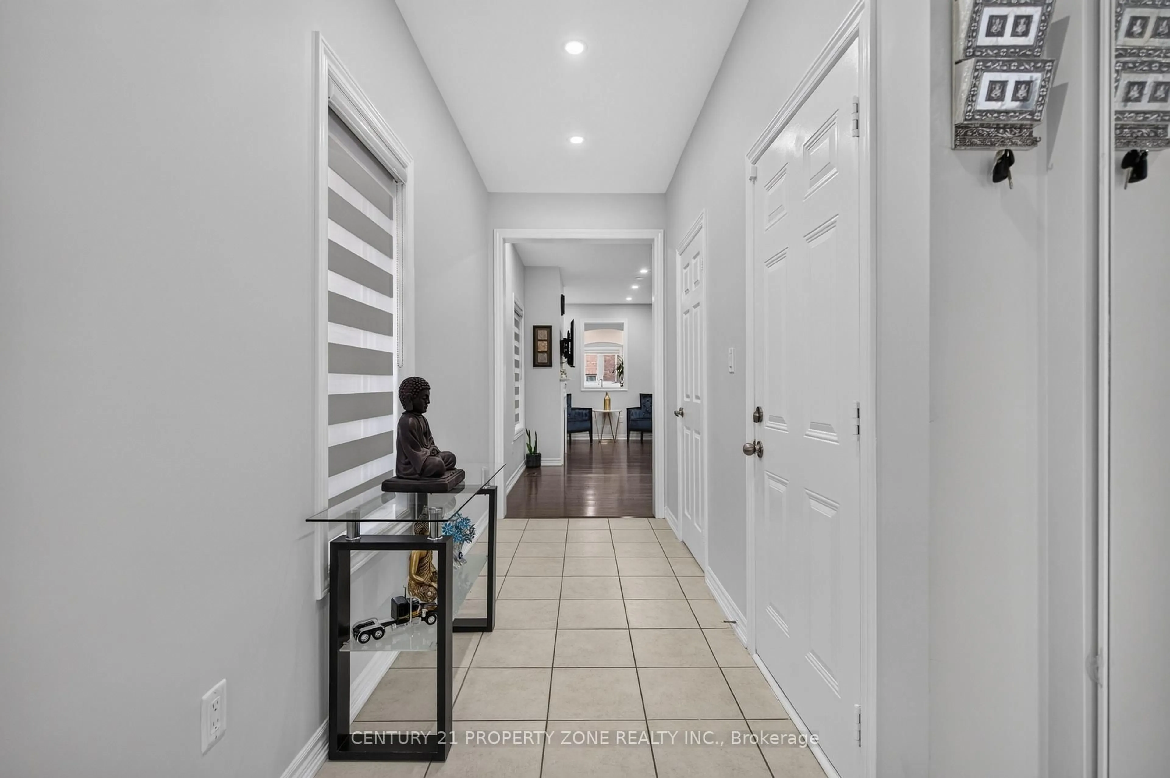 Indoor entryway for 11 Selsdon St, Brampton Ontario L6X 3E3