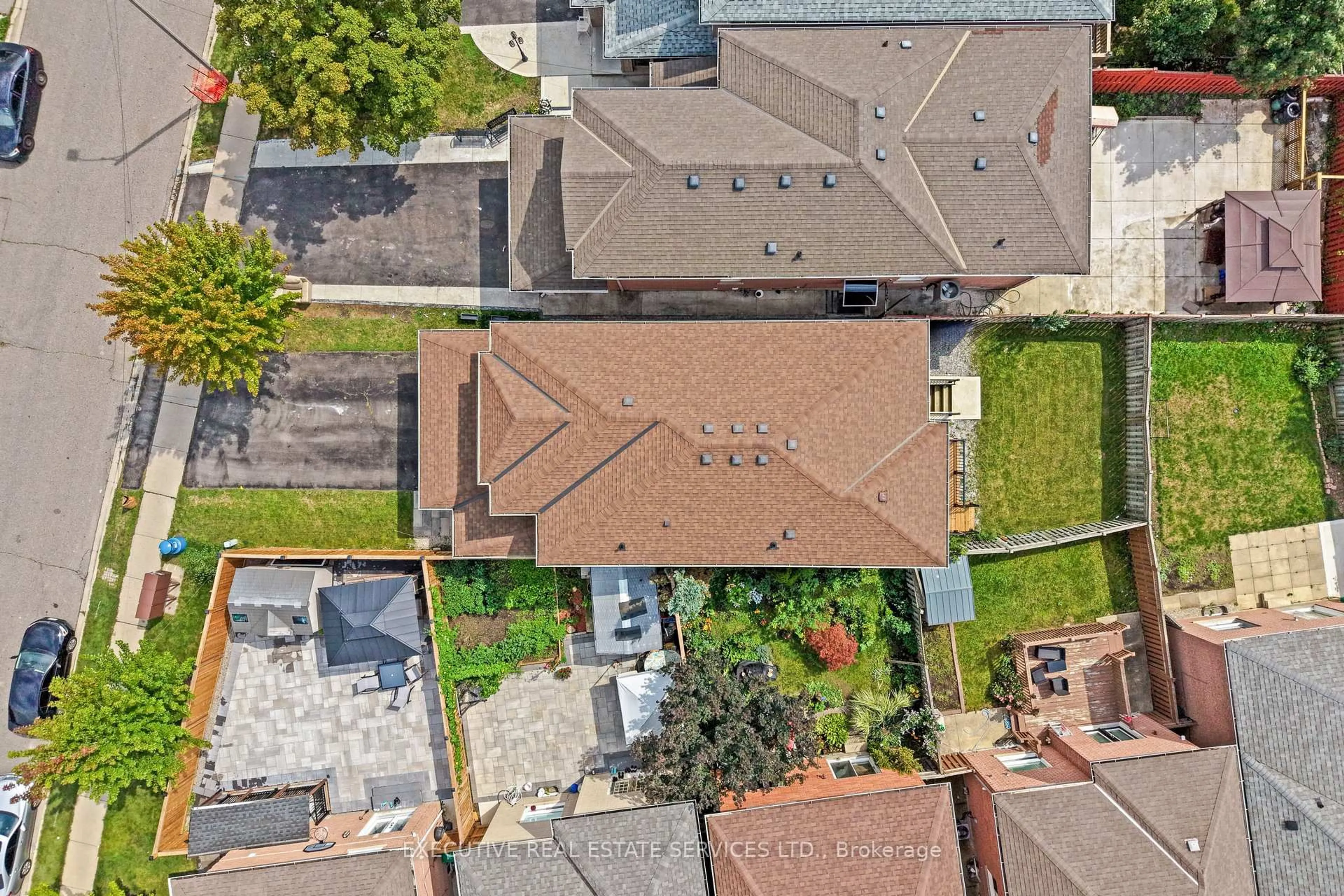 A pic from outside/outdoor area/front of a property/back of a property/a pic from drone, street for 45 Sahara Tr, Brampton Ontario L6R 1P3