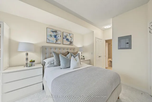 3939 Duke Of York Blvd #801, Mississauga 2