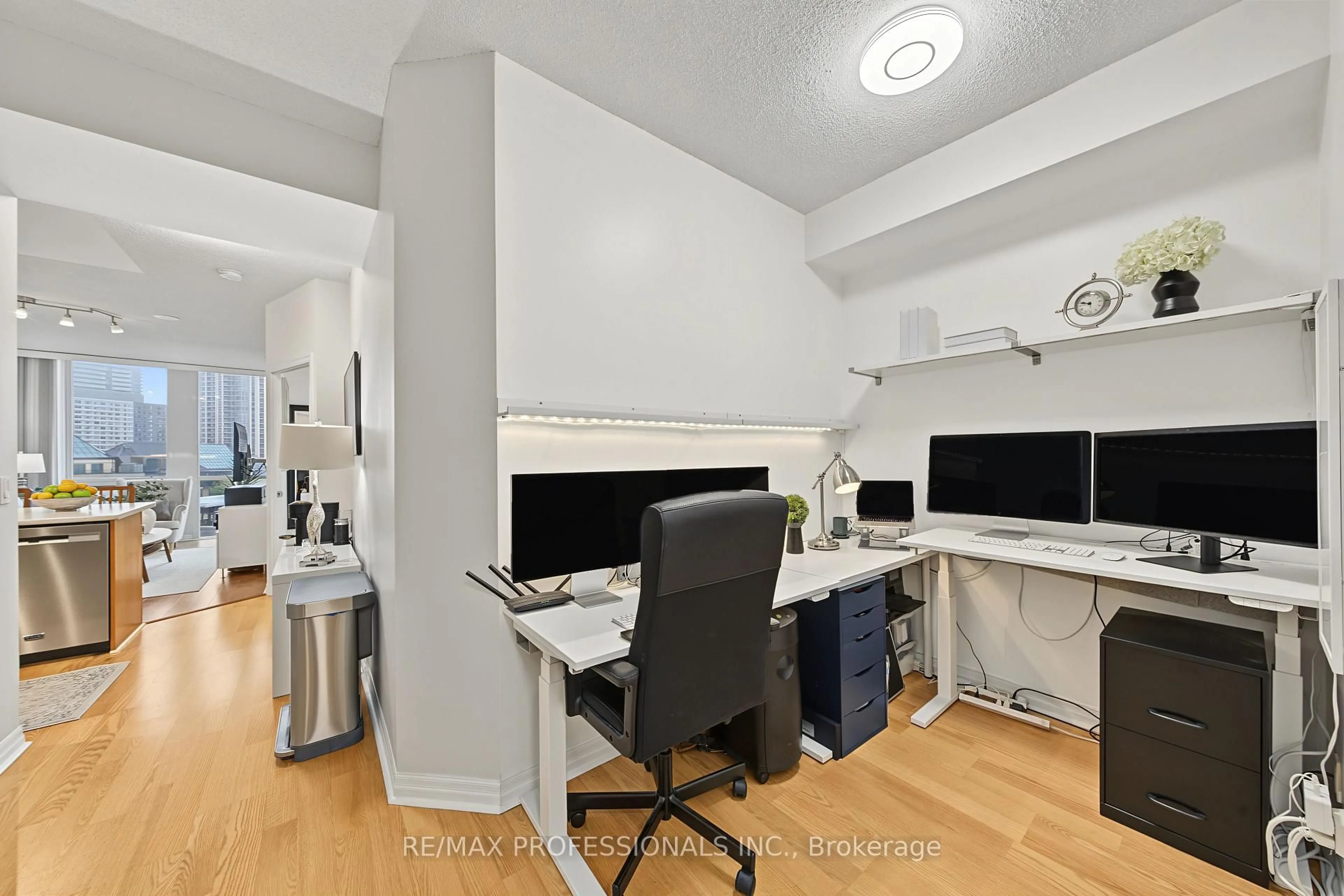 A pic of a room for 3939 Duke Of York Blvd #801, Mississauga Ontario L5B 4N2