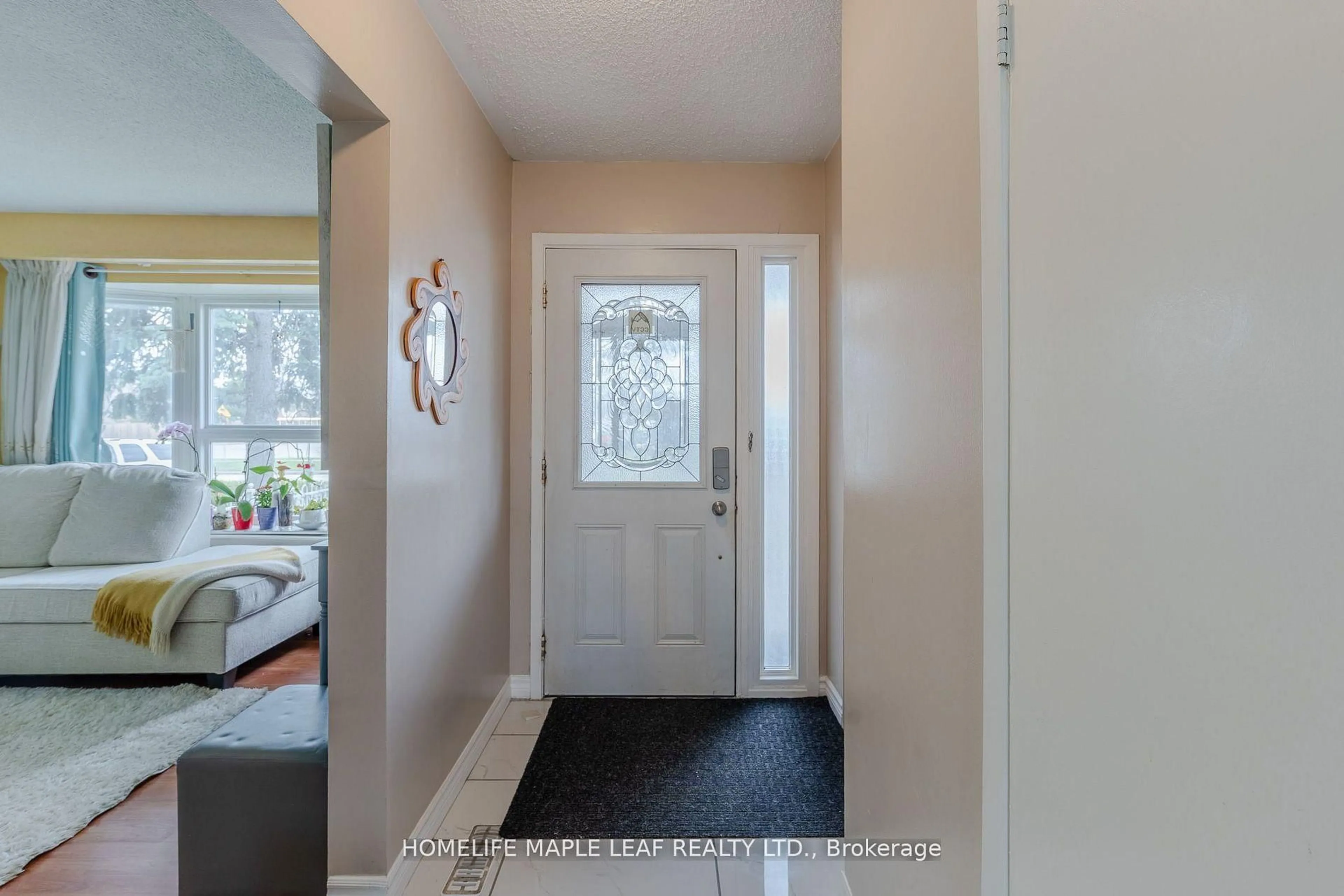 Indoor entryway for 148 Hansen Rd, Brampton Ontario L6V 2G6