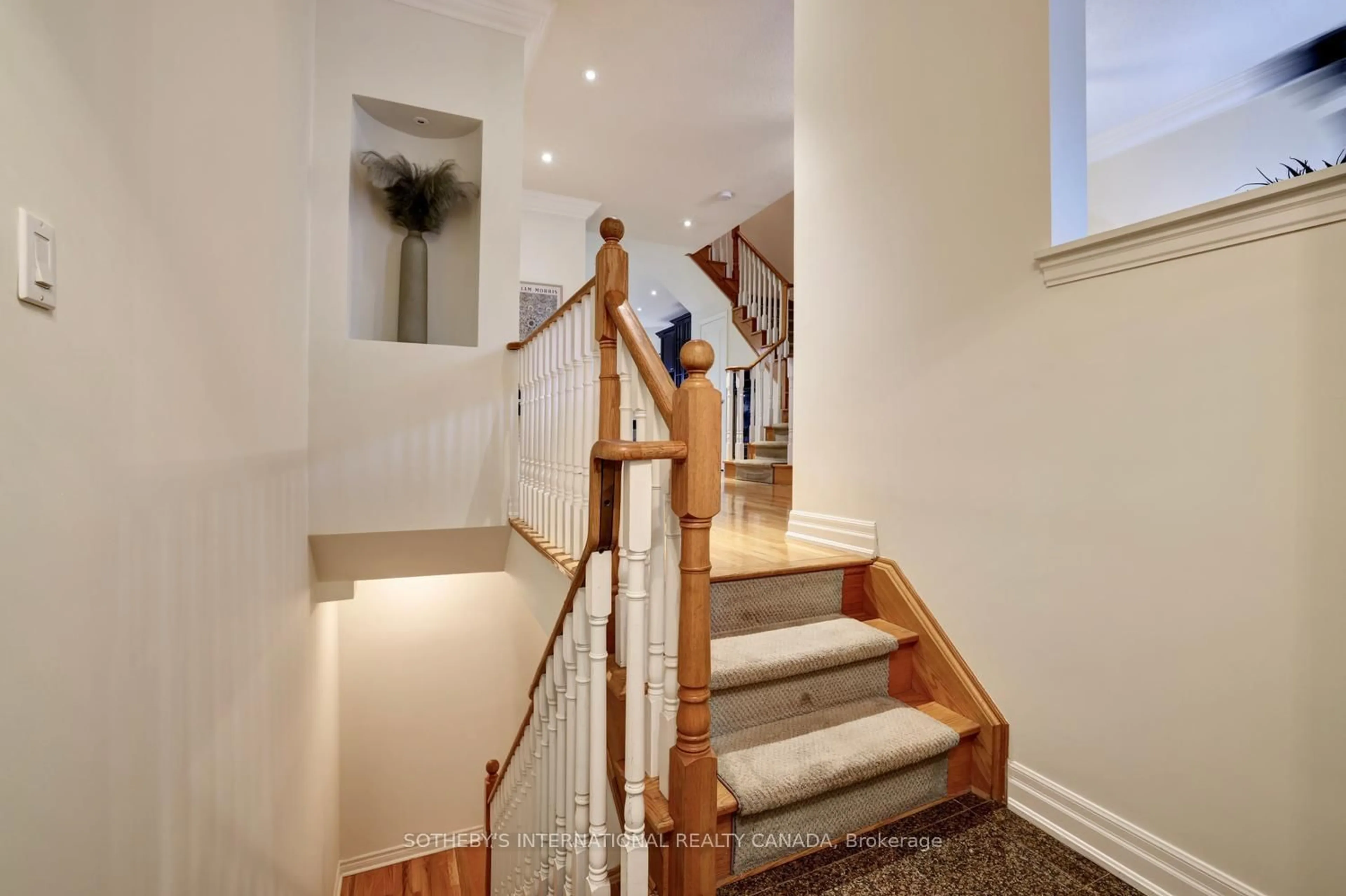 Stairs for 112 Waterside Dr, Mississauga Ontario L5G 4T8